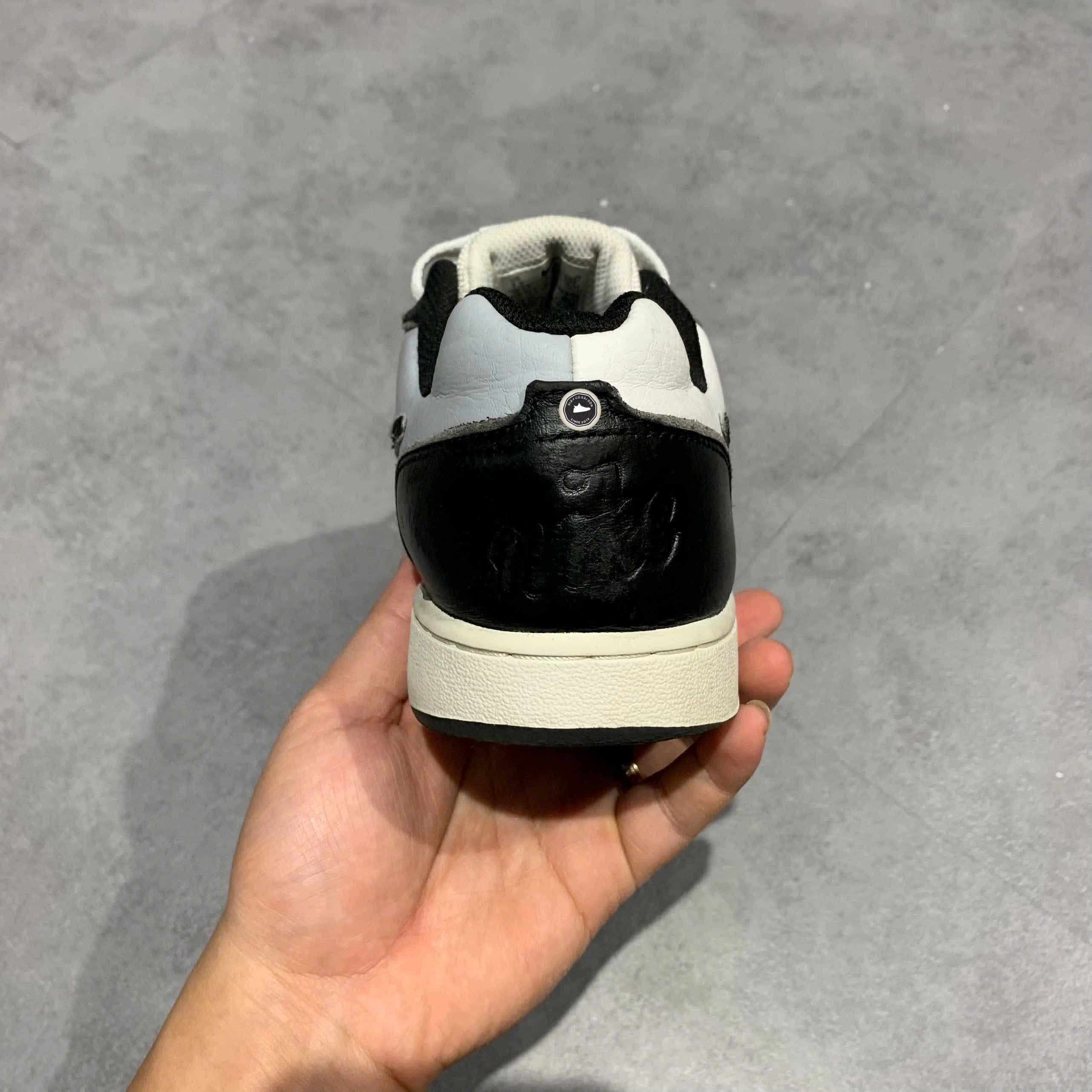 NIKE EBERNON LOW PRM “WHITE / BLACK / WOLF GREY” AQ1774-102 SIZE 40.5 GIÀY 2HAND CHÍNH HÃNG PVN20085