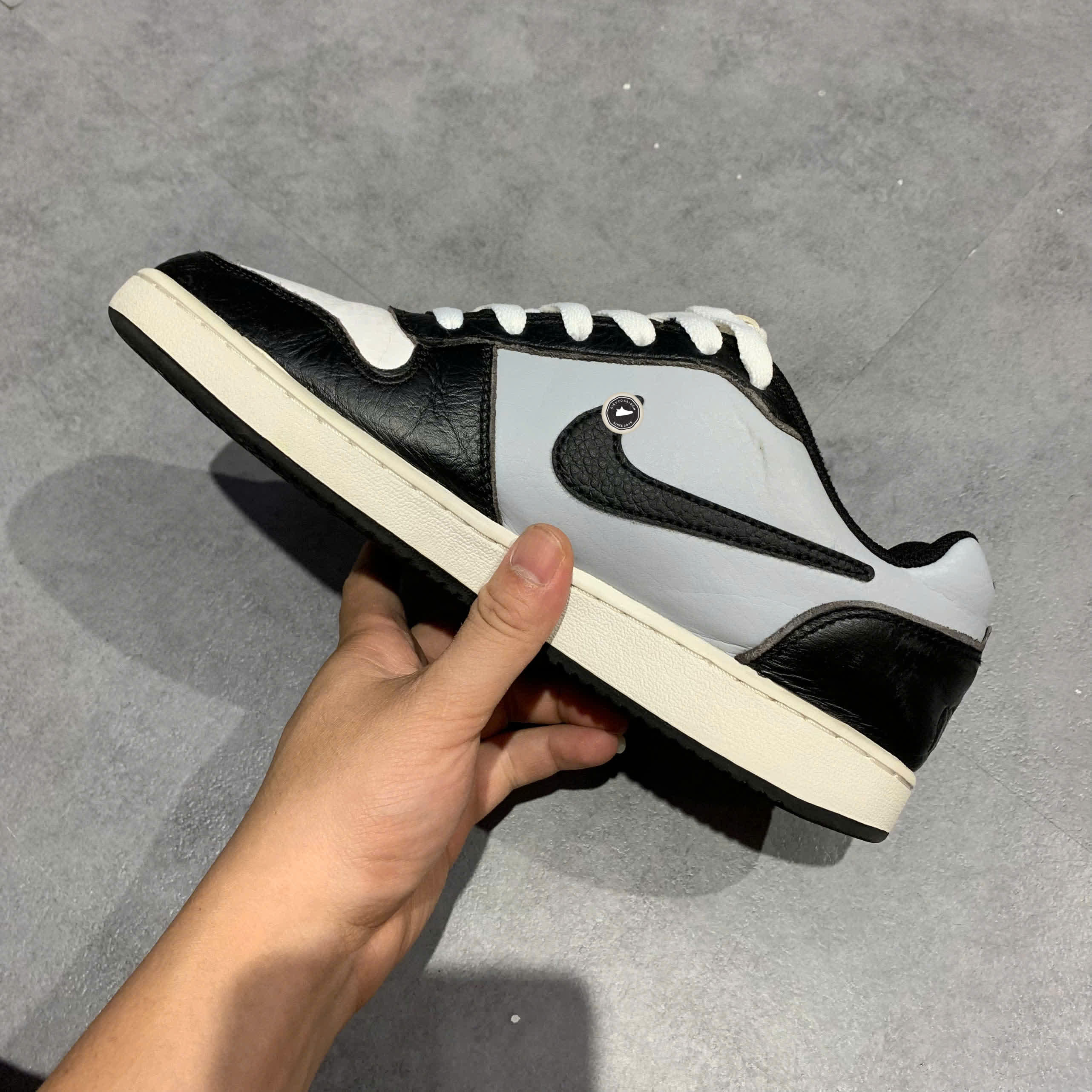 NIKE EBERNON LOW PRM “WHITE / BLACK / WOLF GREY” AQ1774-102 SIZE 40.5 GIÀY 2HAND CHÍNH HÃNG PVN20085