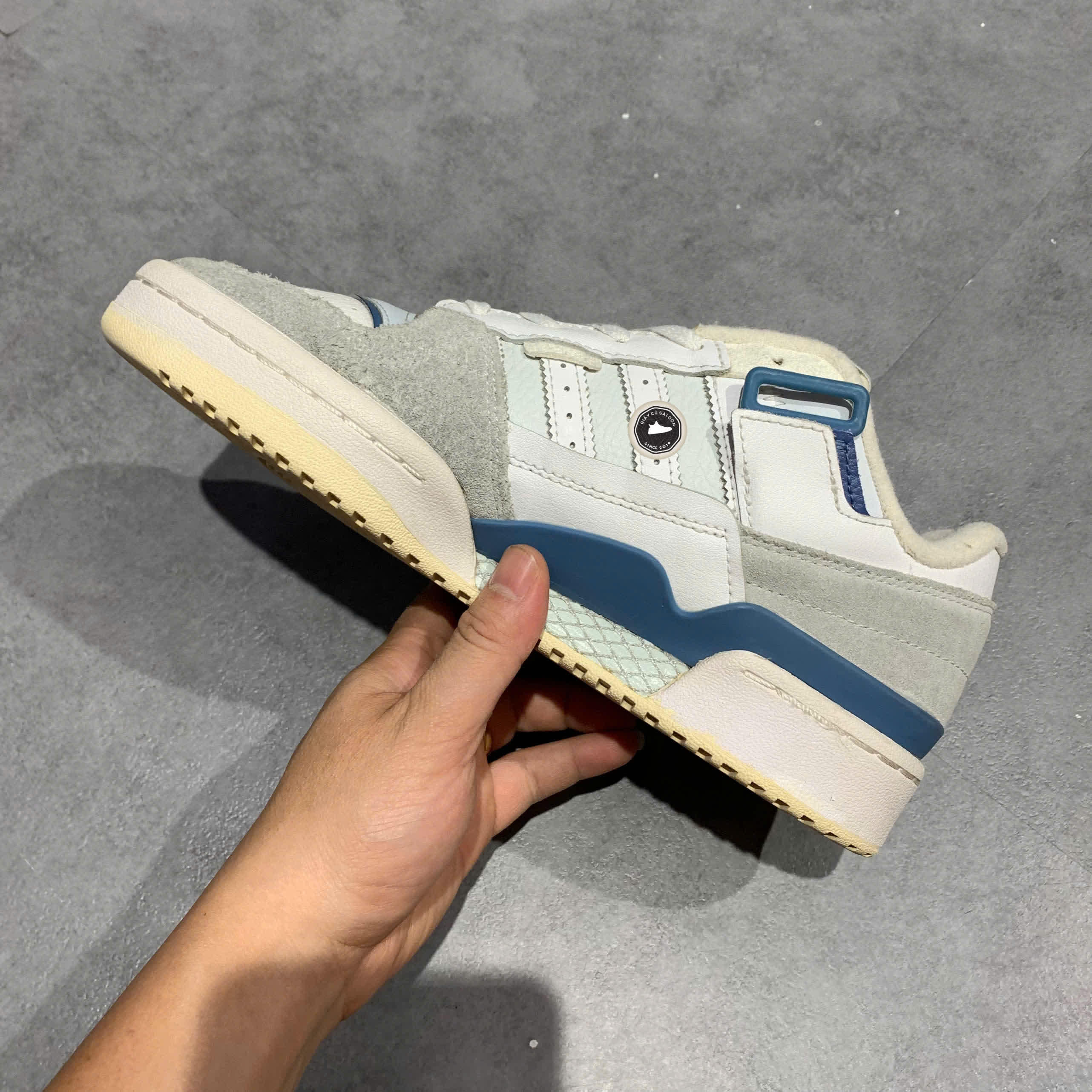 ADIDAS FORUM EXHIBIT LOW “WHITE / SKY TINT / CREAM WHITE” GW6348 SIZE 40 2/3 GIÀY 2HAND CHÍNH HÃNG PVN20093