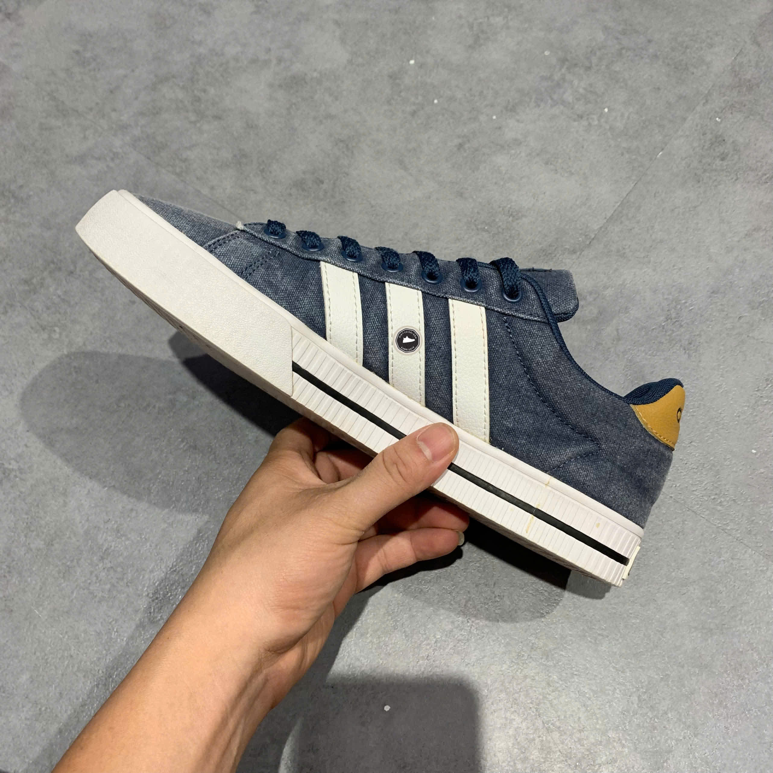 ADIDAS DAILY 3.0 “CREW NAVY / CLOUD WHITE / CORE BLACK” GY8115 SIZE 42 GIÀY 2HAND CHÍNH HÃNG PVN20040