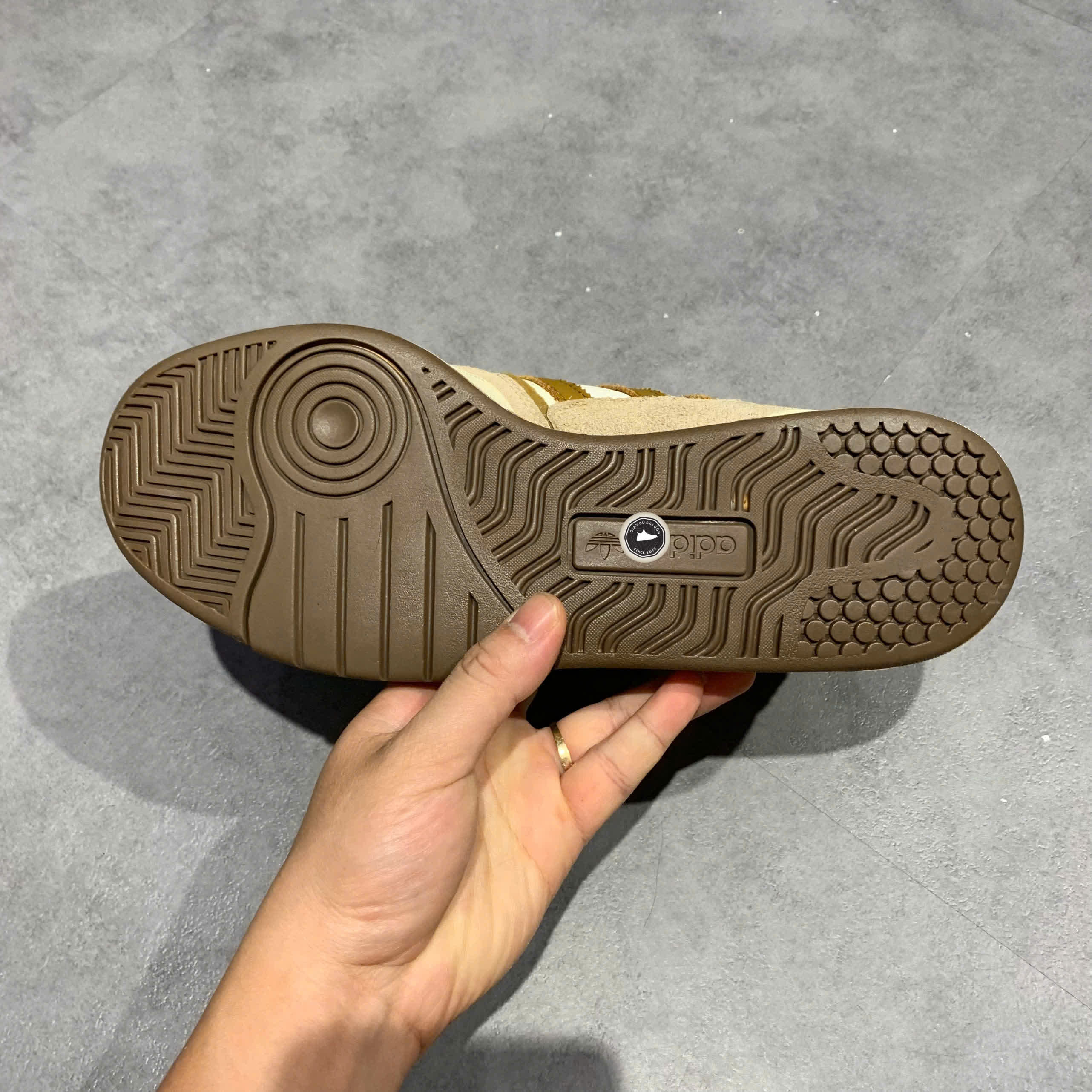 ADIDAS ORIGINALS COURTIC “BEIGE BROWN” ID6068 SIZE 41 1/3 GIÀY 2HAND CHÍNH HÃNG PVN20076