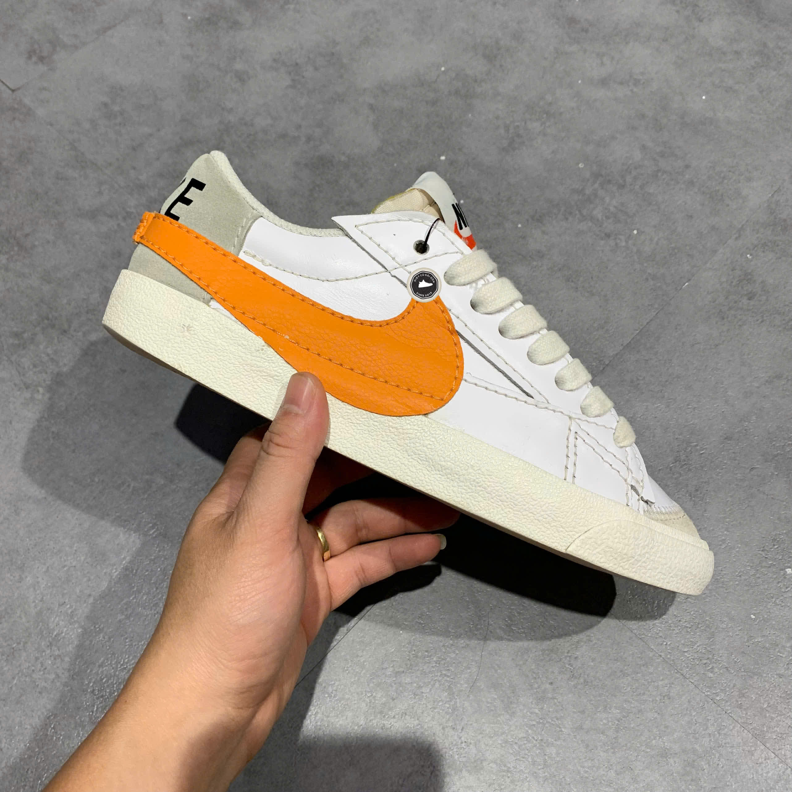 NIKE BLAZER LOW ’77 JUMBO “WHITE / ALPHA ORANGE” DN2158-100 SIZE 41 GIÀY 2HAND CHÍNH HÃNG PVN19589