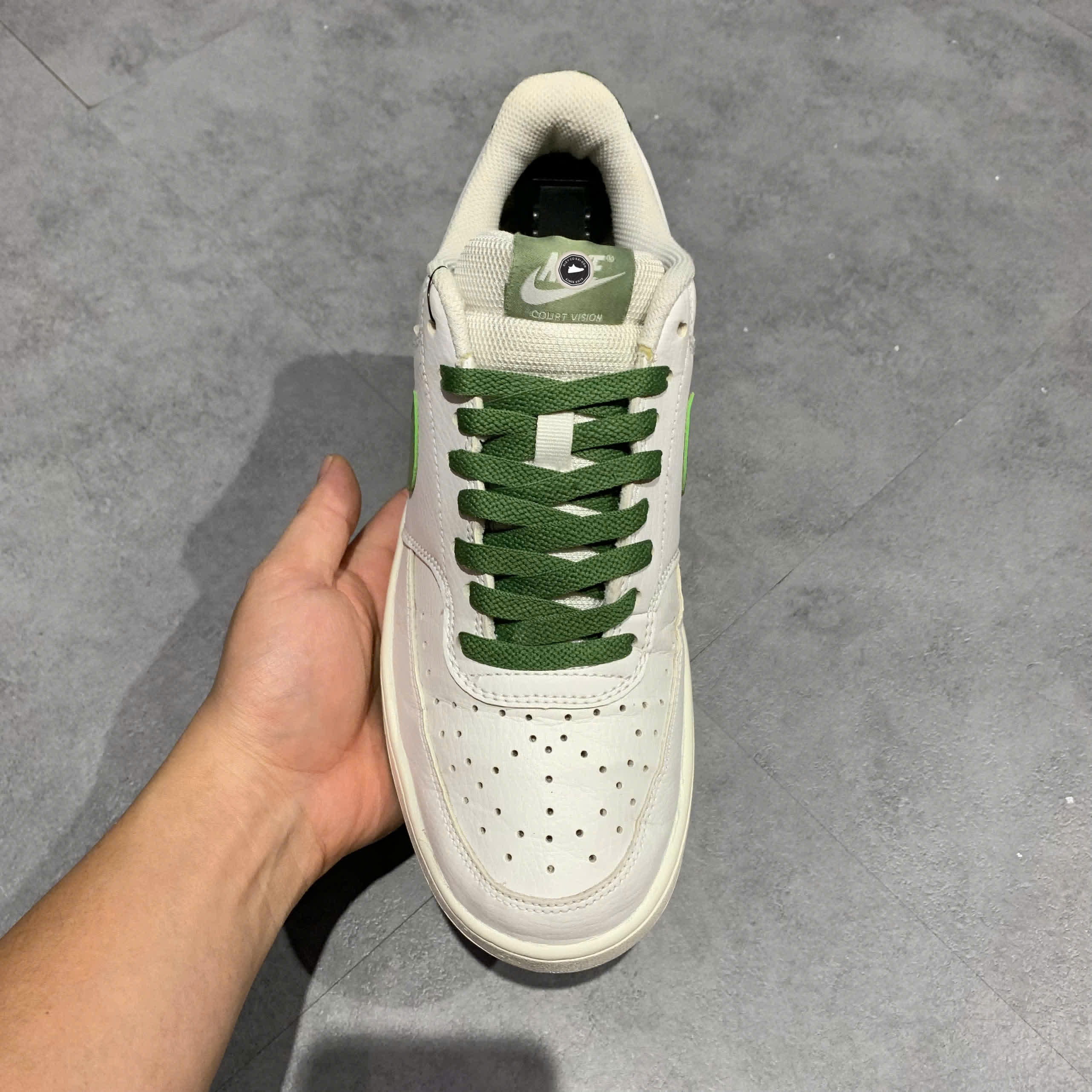 NIKE COURT VISION LOW “WHITE / OIL GREEN” FJ5480-100 SIZE 41 GIÀY 2HAND CHÍNH HÃNG PVN19984