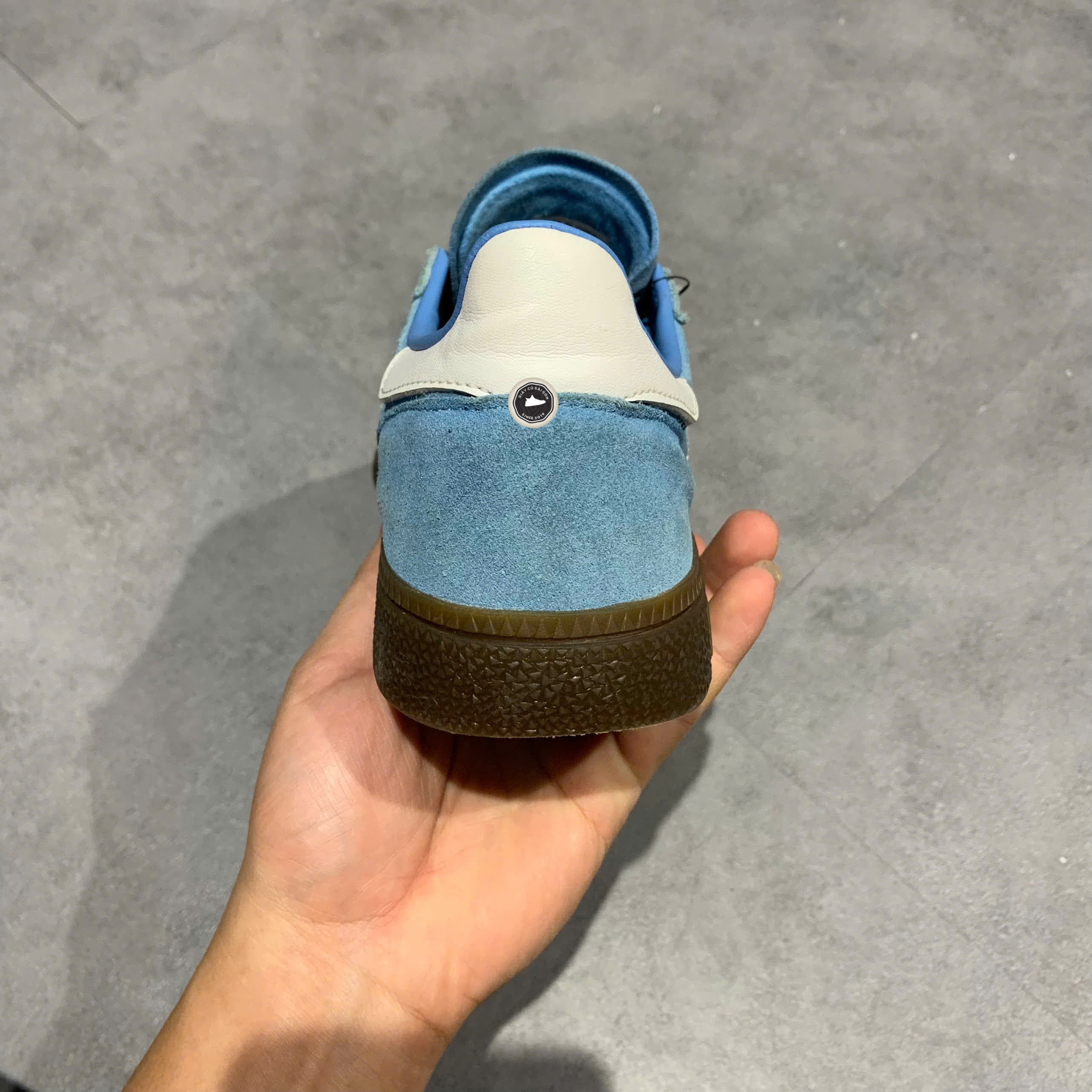 ADIDAS HANDBALL SPEZIAL “LIGHT BLUE / CLOUD WHITE / GUM” BD7632 SIZE 41 ⅓ GIÀY 2HAND CHÍNH HÃNG PVN20078