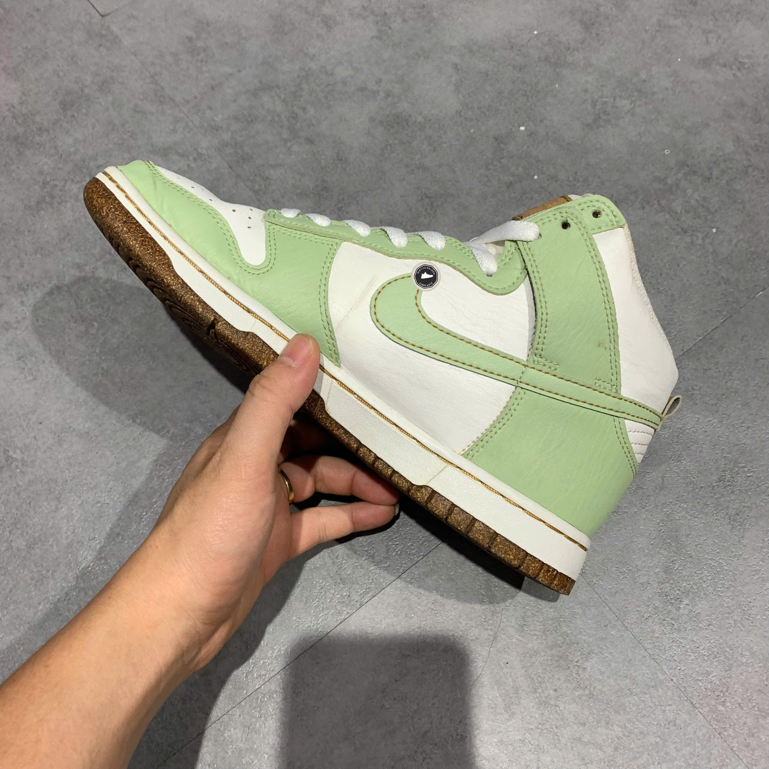 NIKE DUNK HIGH SE “INSPECTED BY SWOOSH HONEYDEW” DQ7680-300 SIZE 41 GIÀY 2HAND CHÍNH HÃNG PVN20113