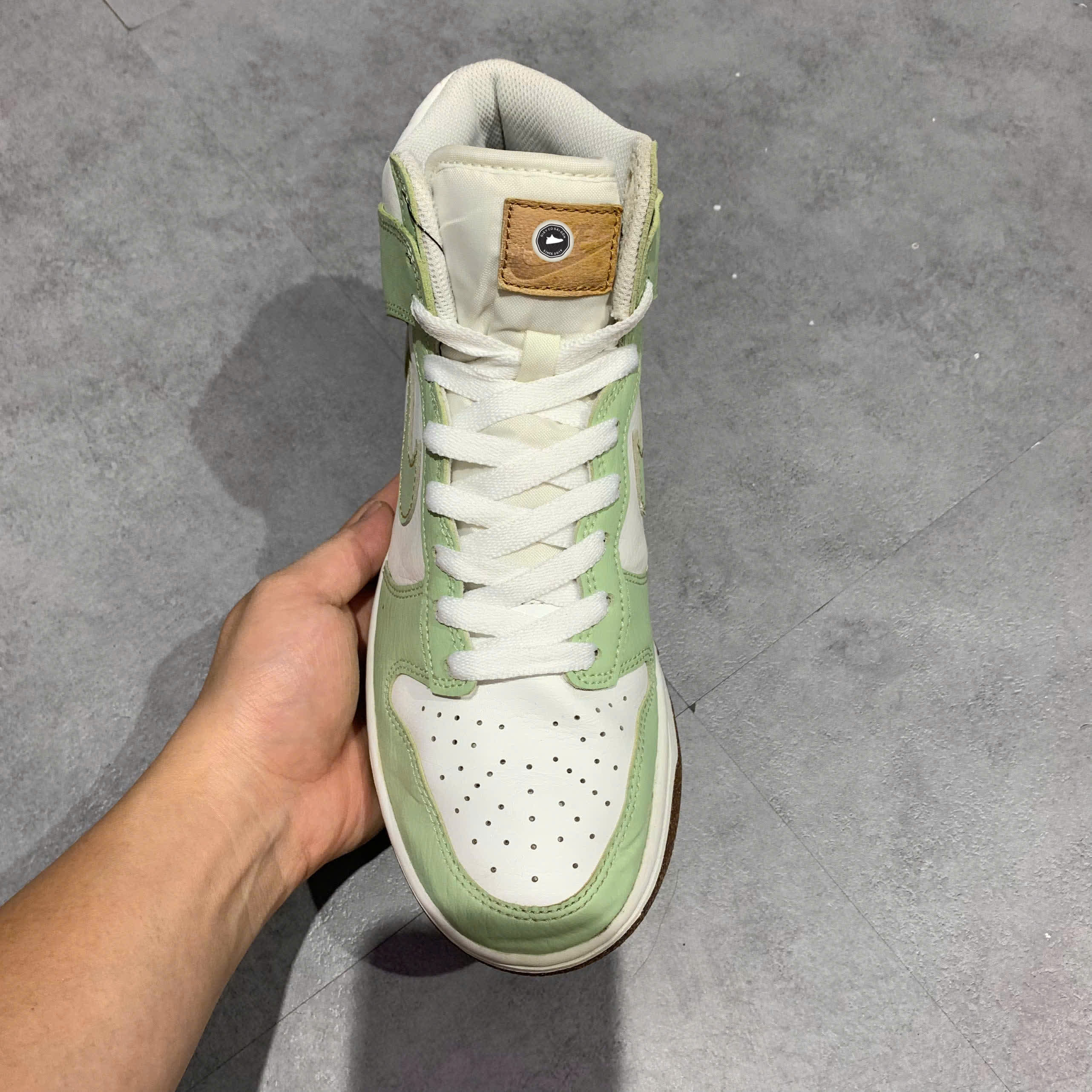 NIKE DUNK HIGH SE “INSPECTED BY SWOOSH HONEYDEW” DQ7680-300 SIZE 41 GIÀY 2HAND CHÍNH HÃNG PVN20113