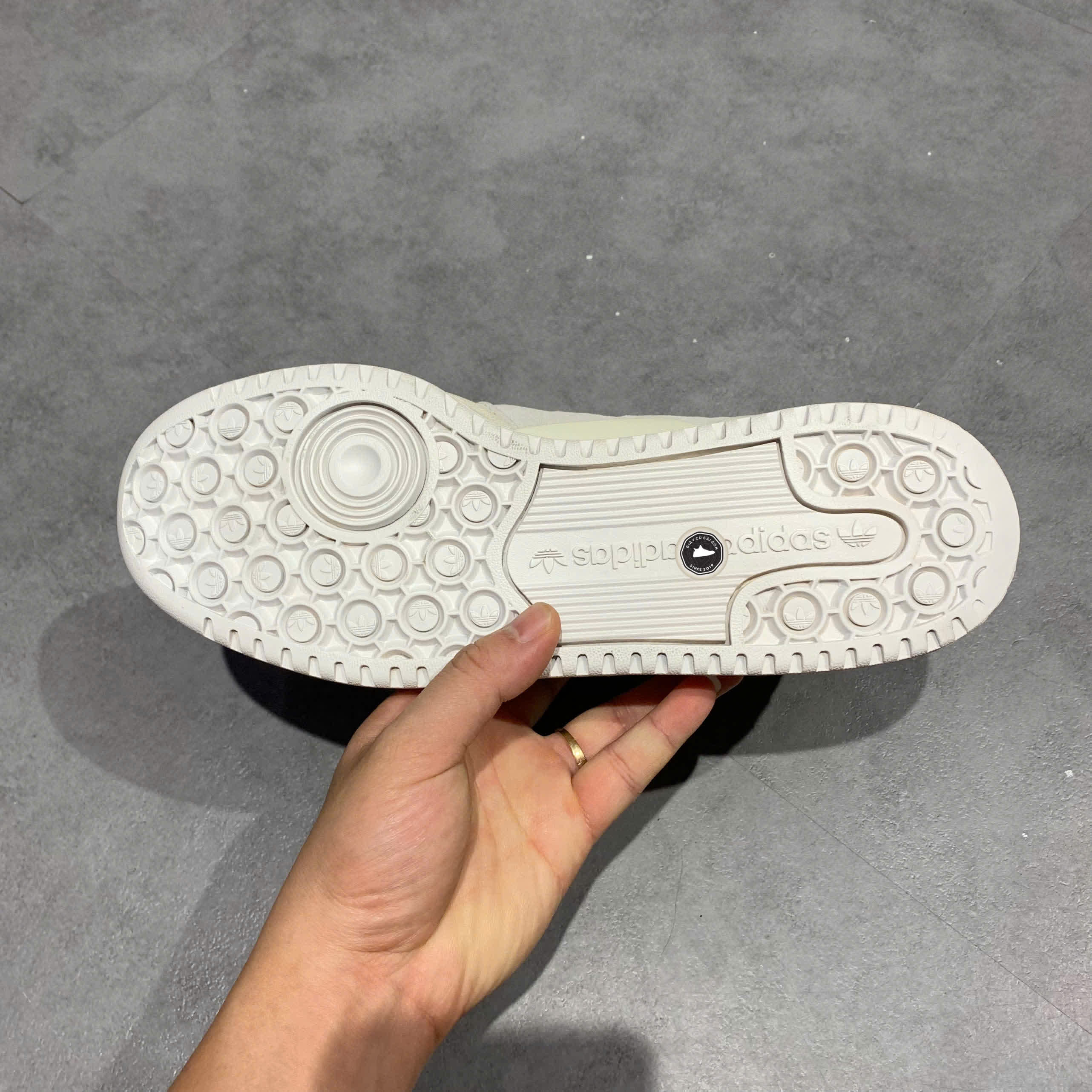 ADIDAS FORUM LOW CL “BEIGE” ID7995 SIZE 41 ⅓ GIÀY 2HAND CHÍNH HÃNG PVN19935