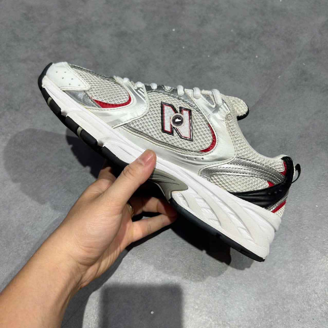 New Balance 530 ‘White Silver Red’ – MR530SA SIZE 40 Giày 2hand chính hãng PVN20300