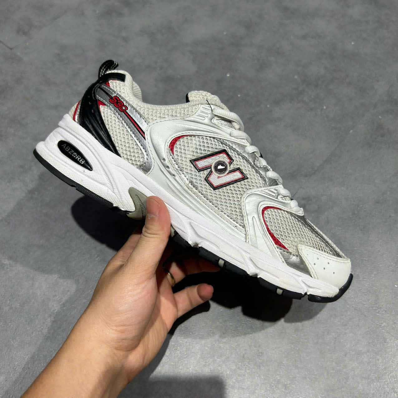 New Balance 530 ‘White Silver Red’ – MR530SA SIZE 40 Giày 2hand chính hãng PVN20300