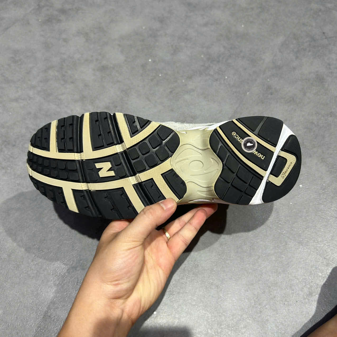 NEW BALANCE 725 ‘GREY’ ML725P SIZE 41.5 GIÀY 2HAND CHÍNH HÃNG PVN20326