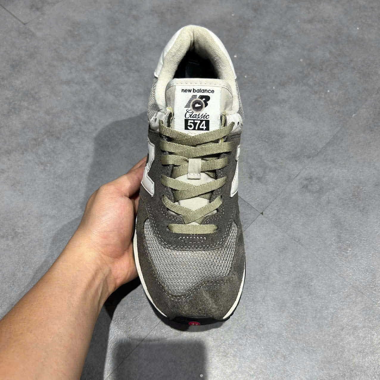 NEW BALANCE 574 ‘DARK MUSHROOM’ ML574?? SIZE 40.5 GIÀY 2HAND CHÍNH HÃNG PVN20340