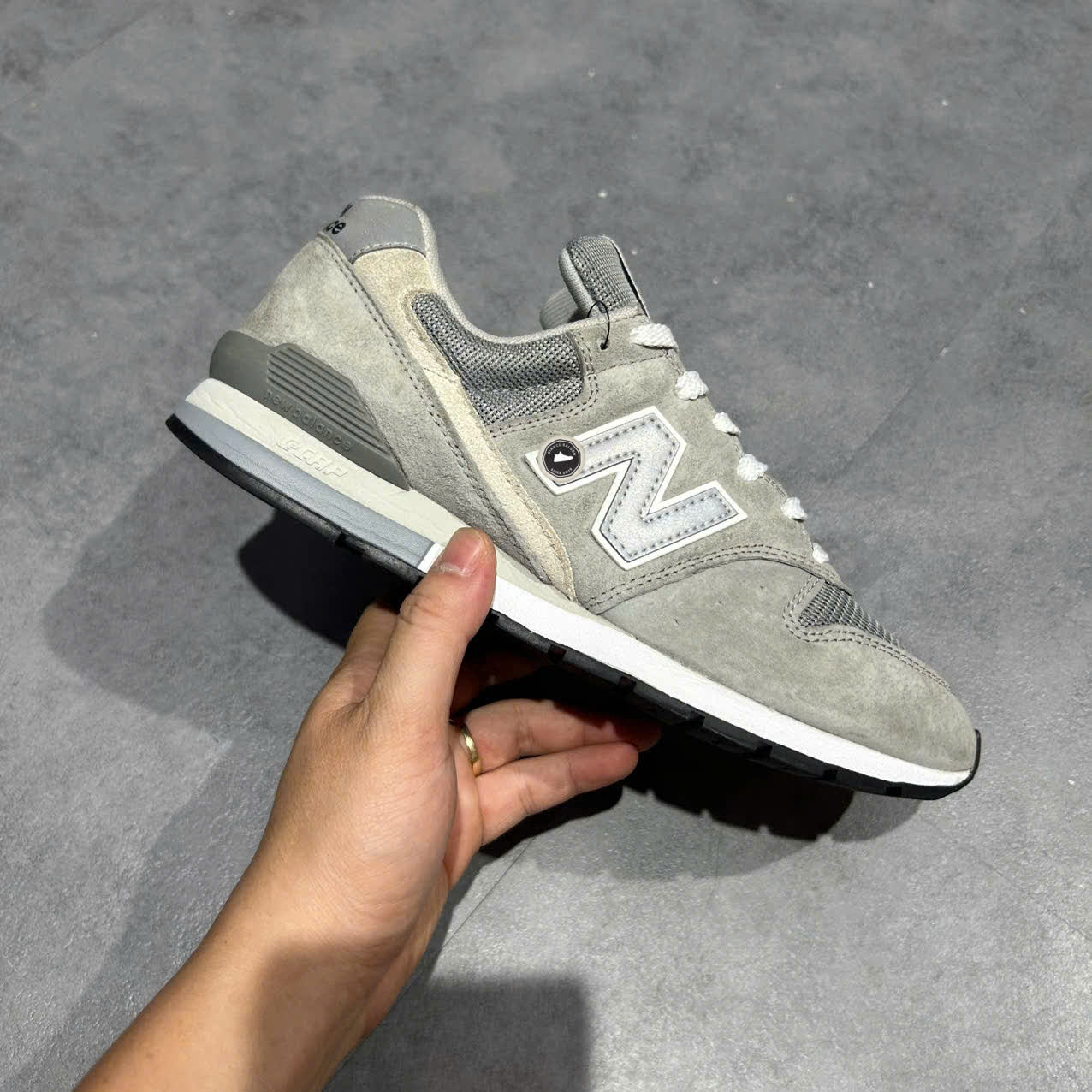 NEW BALANCE 996 ‘GREY / SILVER’ CM996BG SIZE 40.5 GIÀY 2HAND CHÍNH HÃNG PVN20346