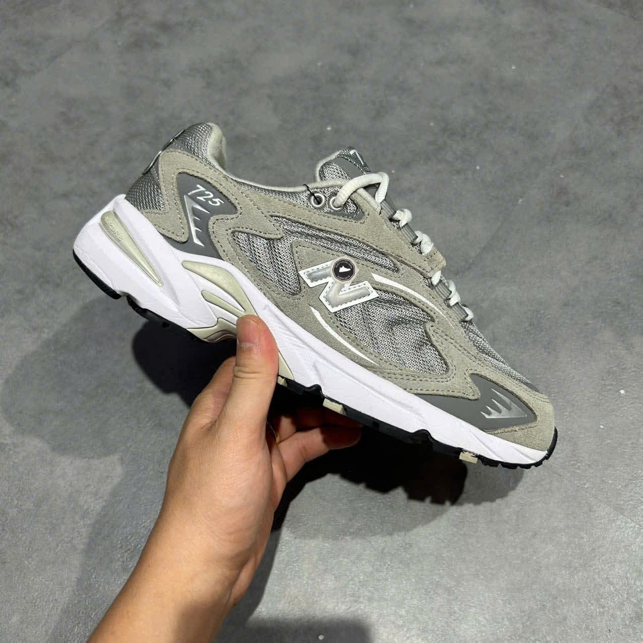 NEW BALANCE 725 ‘GREY’ ML725P SIZE 40 GIÀY 2HAND CHÍNH HÃNG PVN20361