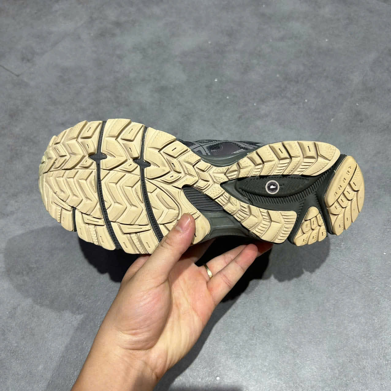 ASICS GEL KAHANA 8 ‘GRAPHITE GREY / SHEET ROCK’ 1011B387 SIZE 41.5 GIÀY 2HAND CHÍNH HÃNG PVN20294