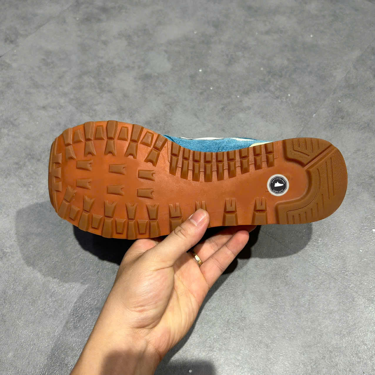 NEW BALANCE 574 ‘RAINBOW PACK NATURAL INDIGO’ ML574HC2 SIZE 40.5 GIÀY 2HAND CHÍNH HÃNG PVN20319