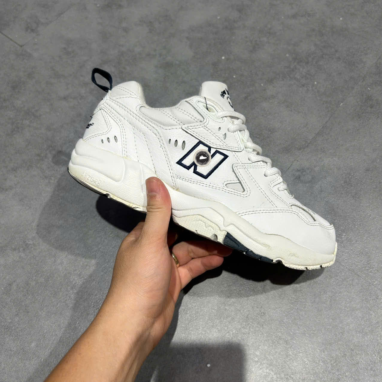 NEW BALANCE 608 ‘WHITE NAVY’ WX608WT SIZE 40.5 GIÀY 2HAND CHÍNH HÃNG PVN20374