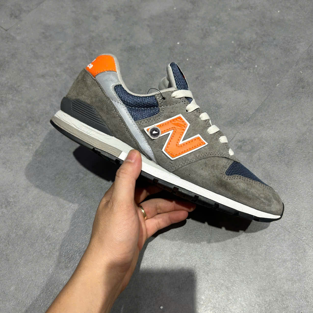 NEW BALANCE 996 ‘GREY ORANGE’ CM996SHA SIZE 41.5 GIÀY 2HAND CHÍNH HÃNG PVN20332