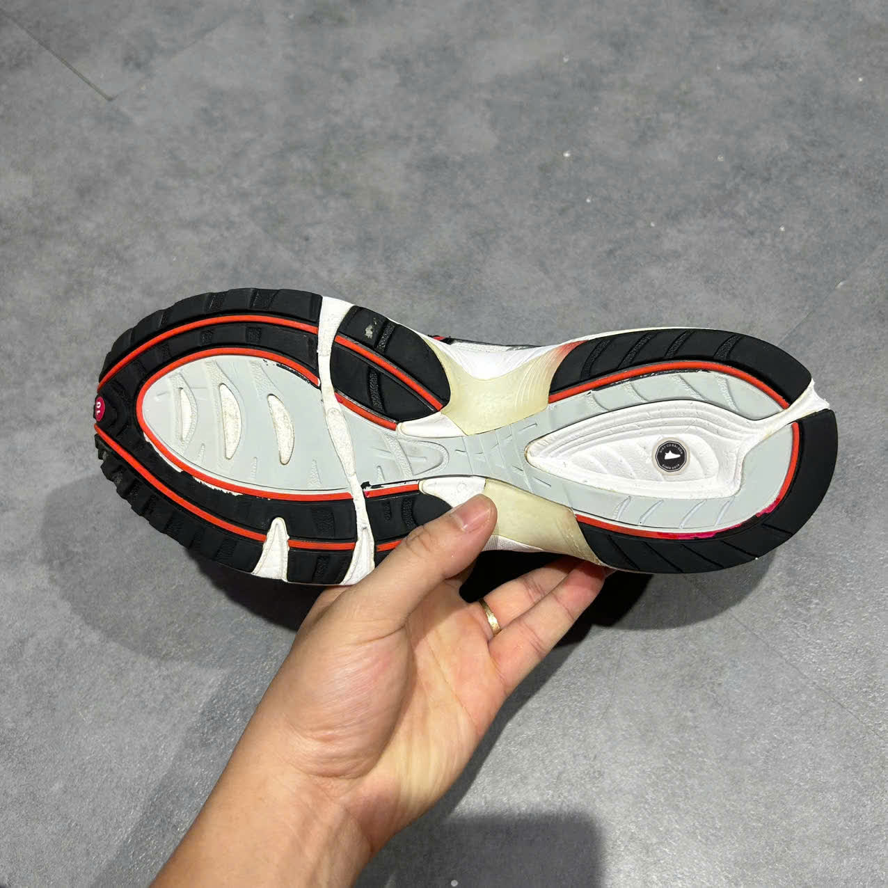 ASICS GEL-1090 ‘SILVER / STEEL GRAY’ 1021A285 SIZE 41.5 GIÀY 2HAND CHÍNH HÃNG PVN20270