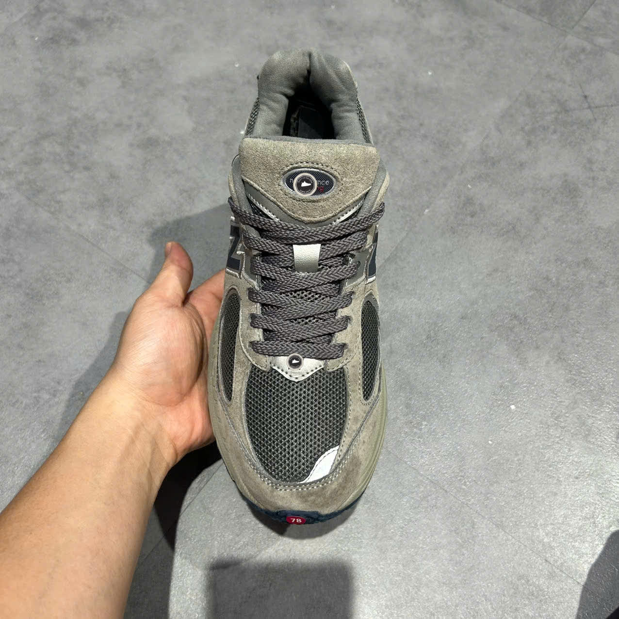 NEW BALANCE 2002R 'LIGHT GREY' ML2002RA SIZE 41.5 GIÀY 2HAND CHÍNH HÃNG PVN20355