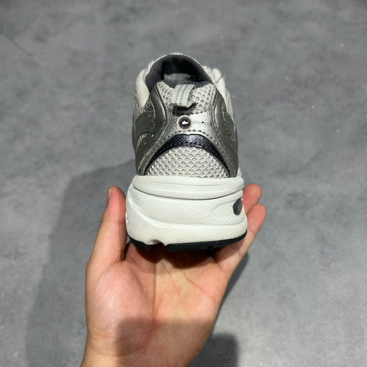 NEW BALANCE 530 ‘STEEL GREY’ MR530KA SIZE 42 GIÀY 2HAND CHÍNH HÃNG PVN20334