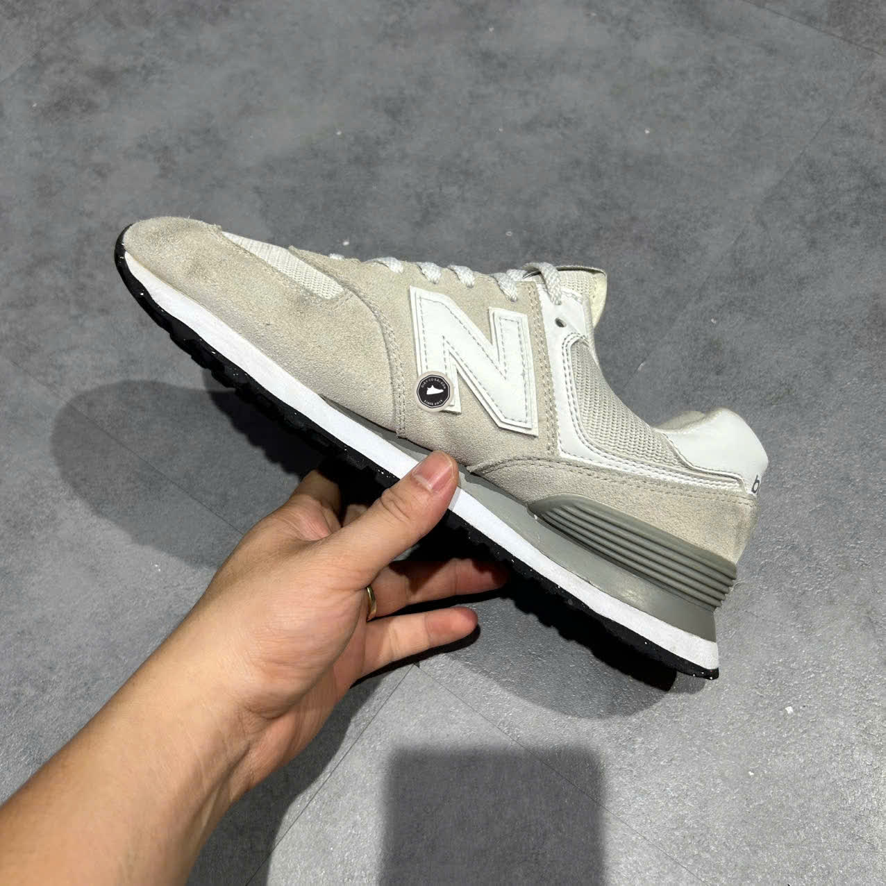 NEW BALANCE 574 ‘CLASSIC BEIGE’ WL574EW SIZE 42 GIÀY 2HAND CHÍNH HÃNG PVN20363