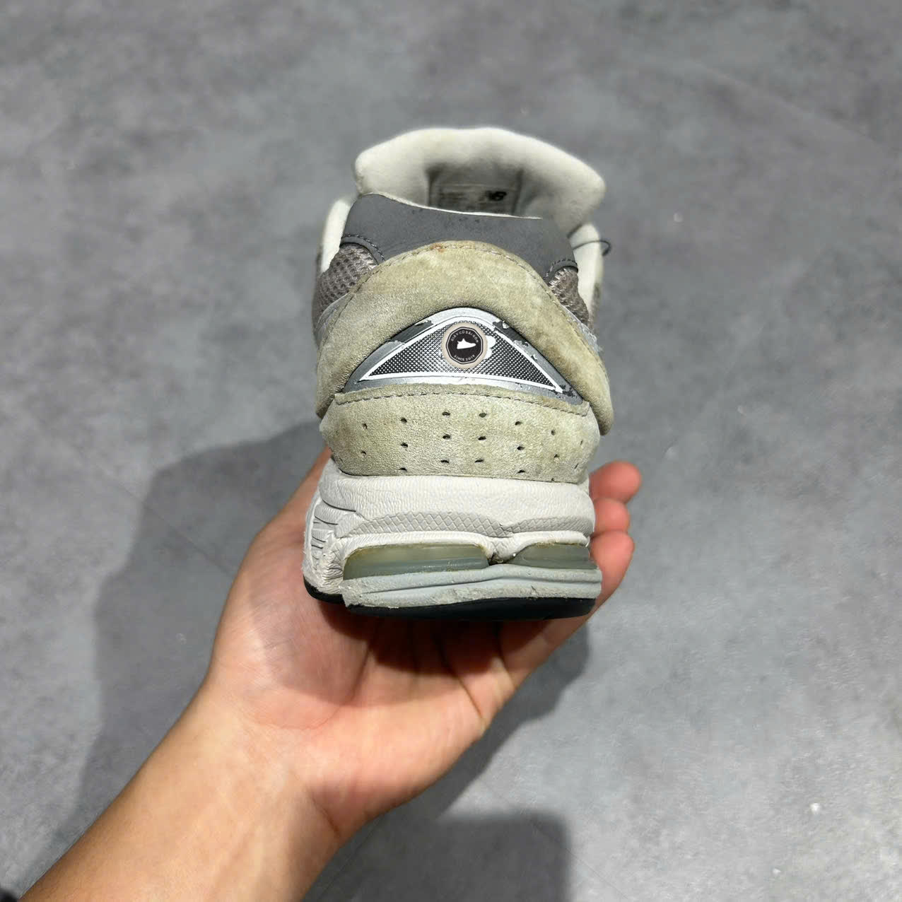 NEW BALANCE 2002R 'GREY' ML2002R0 SIZE 42.5 GIÀY 2HAND CHÍNH HÃNG PVN20331