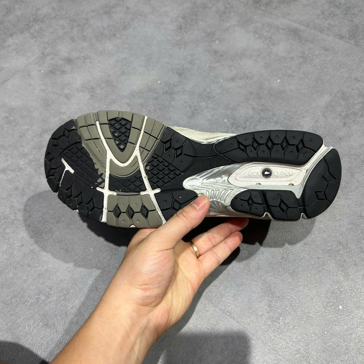 NEW BALANCE 2002R 'GREY' ML2002R0 SIZE 42.5 GIÀY 2HAND CHÍNH HÃNG PVN20331