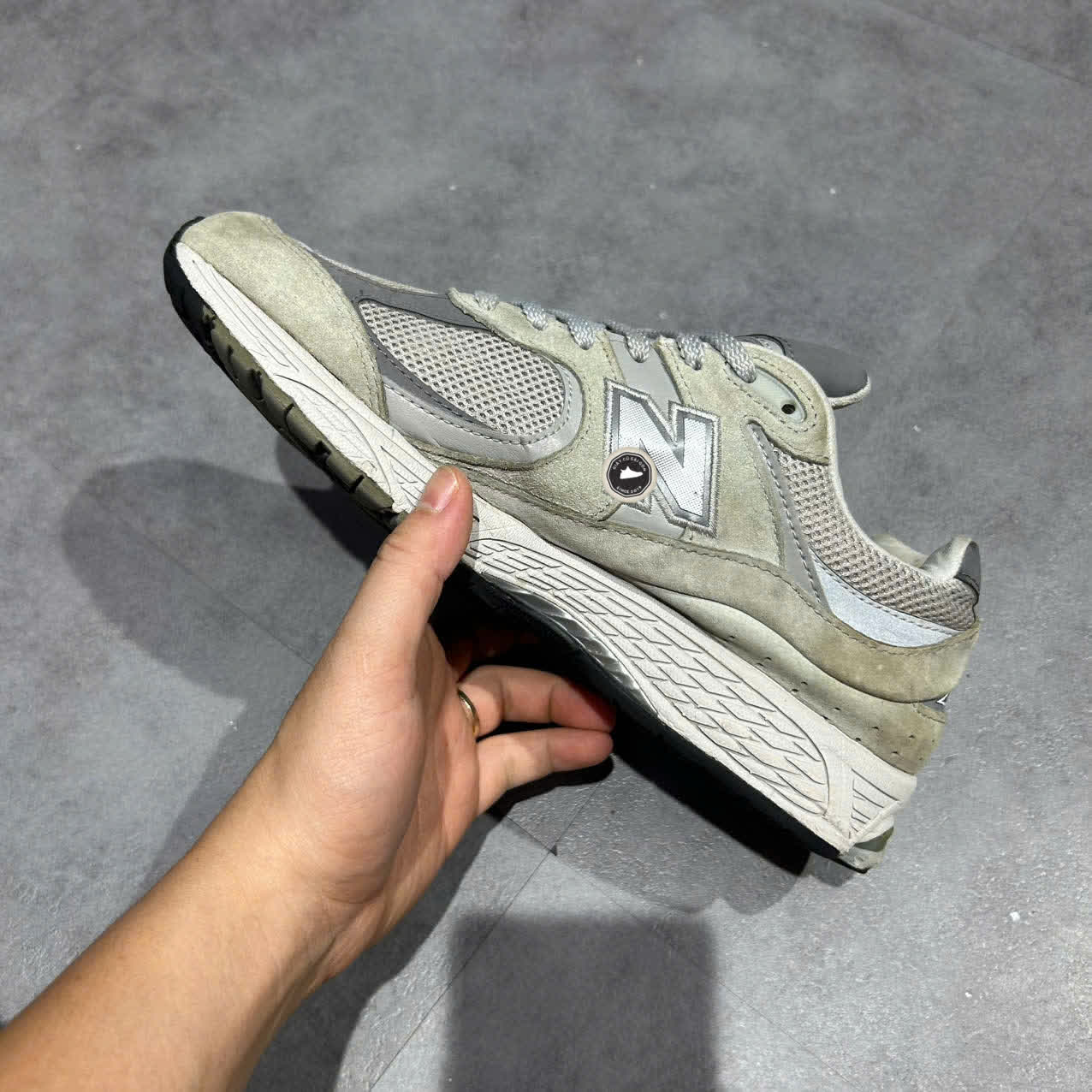 NEW BALANCE 2002R 'GREY' ML2002R0 SIZE 42.5 GIÀY 2HAND CHÍNH HÃNG PVN20331