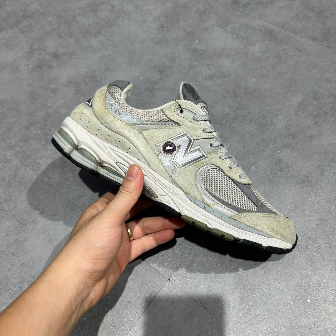 NEW BALANCE 2002R 'GREY' ML2002R0 SIZE 42.5 GIÀY 2HAND CHÍNH HÃNG PVN20331