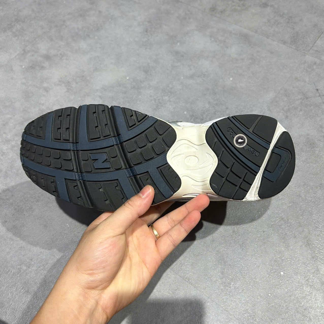 NEW BALANCE 725 ‘SILVER’ ML725B SIZE 42.5 GIÀY 2HAND CHÍNH HÃNG PVN20371