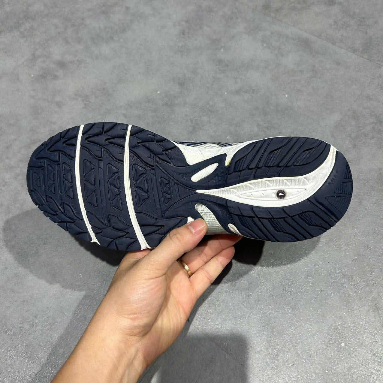 ASICS GEL-170 TR ‘WHITE / NAVY’ 1023A054 SIZE 42 GIÀY 2HAND CHÍNH HÃNG PVN20296