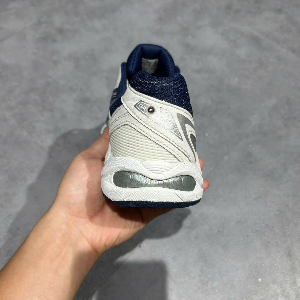 ASICS GEL-170 TR ‘WHITE / NAVY’ 1023A054 SIZE 42 GIÀY 2HAND CHÍNH HÃNG PVN20296