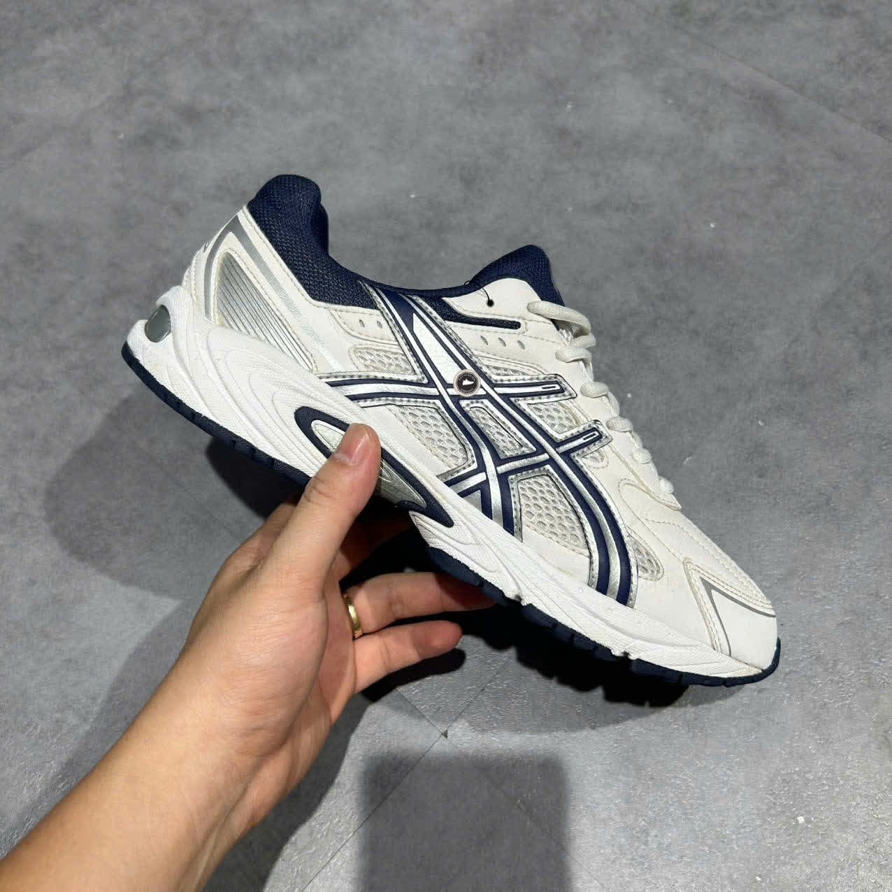ASICS GEL-170 TR ‘WHITE / NAVY’ 1023A054 SIZE 42 GIÀY 2HAND CHÍNH HÃNG PVN20296