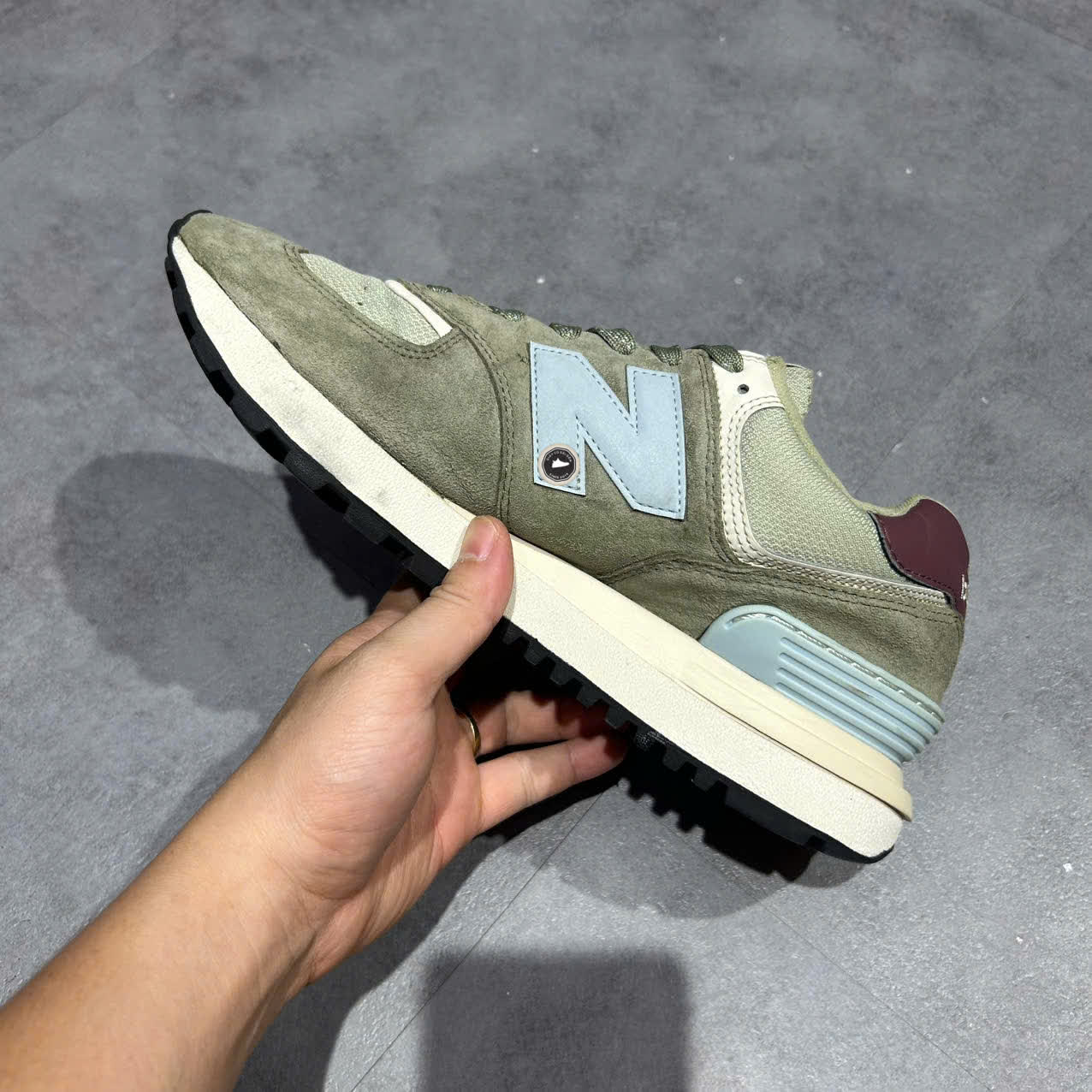 NEW BALANCE 574 ‘DEEP OLIVE BLUE’ U574LGGT SIZE 42.5 GIÀY 2HAND CHÍNH HÃNG PVN20349