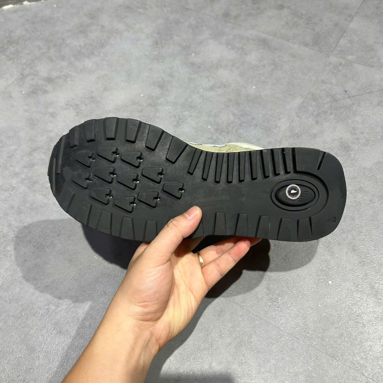 NEW BALANCE 574 ‘DEEP OLIVE BLUE’ U574LGGT SIZE 42.5 GIÀY 2HAND CHÍNH HÃNG PVN20349