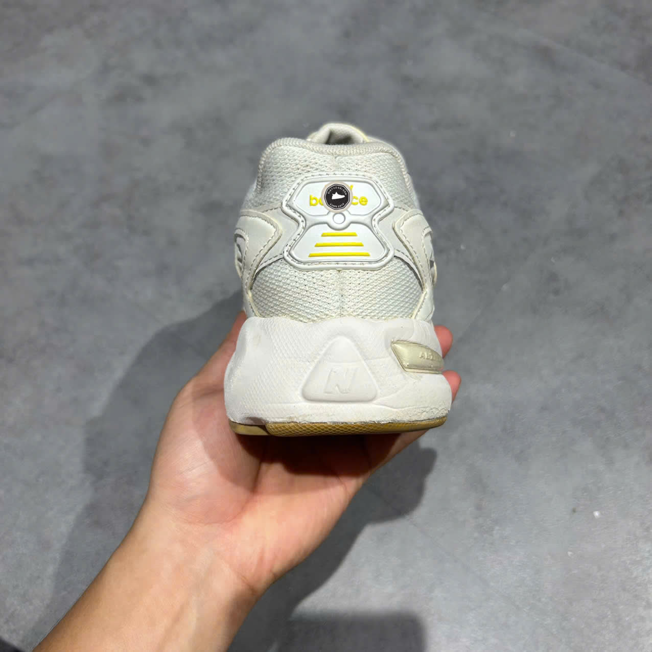 NEW BALANCE 725 ‘SILVER / GREY’ ML725AR SIZE 43 GIÀY 2HAND CHÍNH HÃNG PVN20370