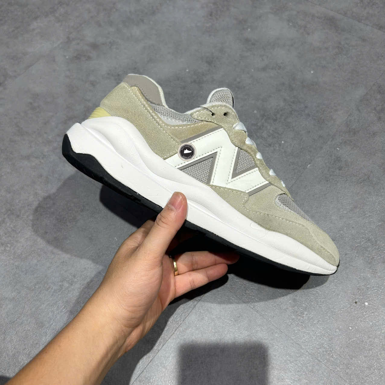 NEW BALANCE 57/40 ‘GREY WHITE’ M5740TA SIZE 43 GIÀY 2HAND CHÍNH HÃNG PVN20362