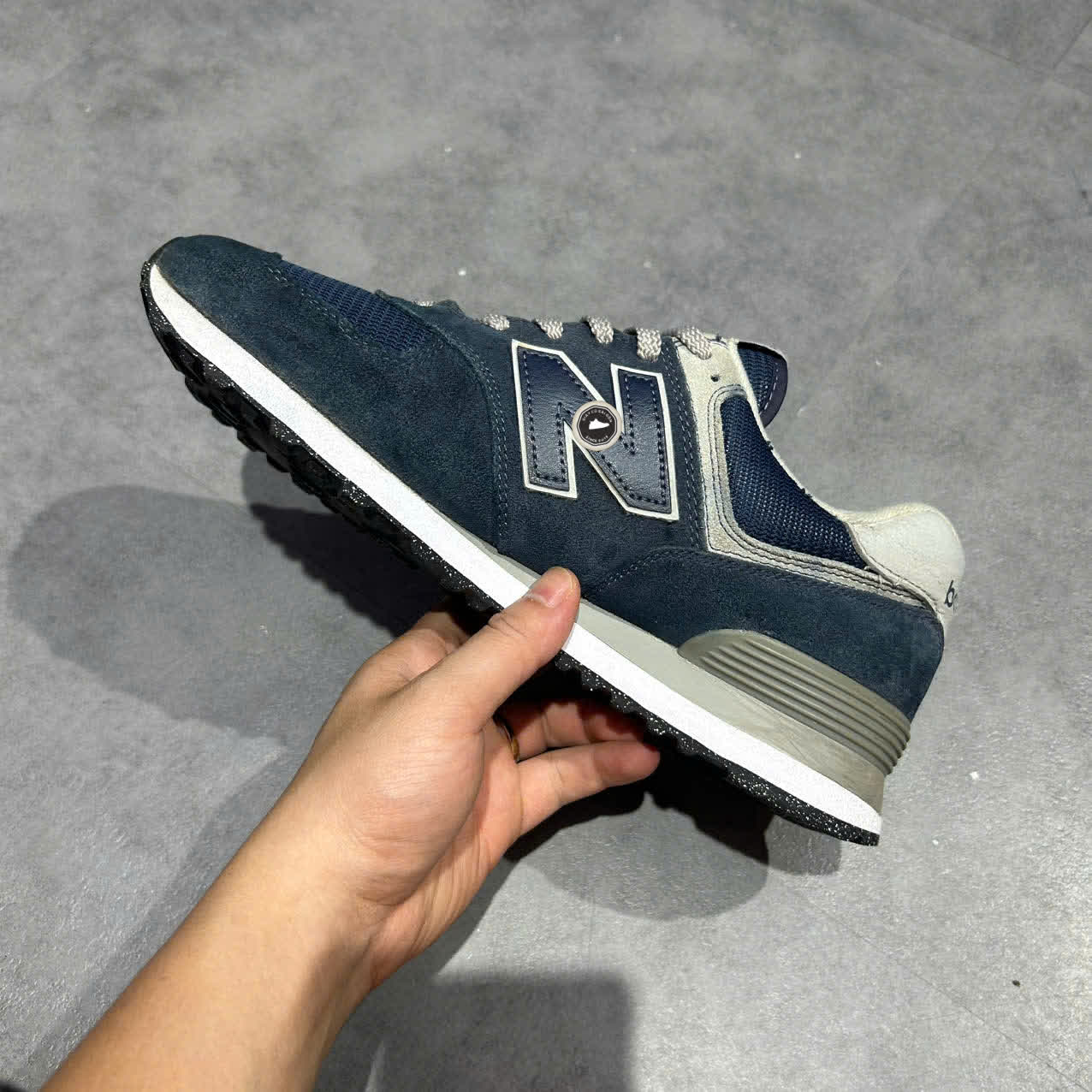 GIÀY NEW BALANCE 574 CLASSIC ‘CORE PACK NAVY’ ML574EVN SIZE 44 GIÀY 2HAND CHÍNH HÃNG PVN20315