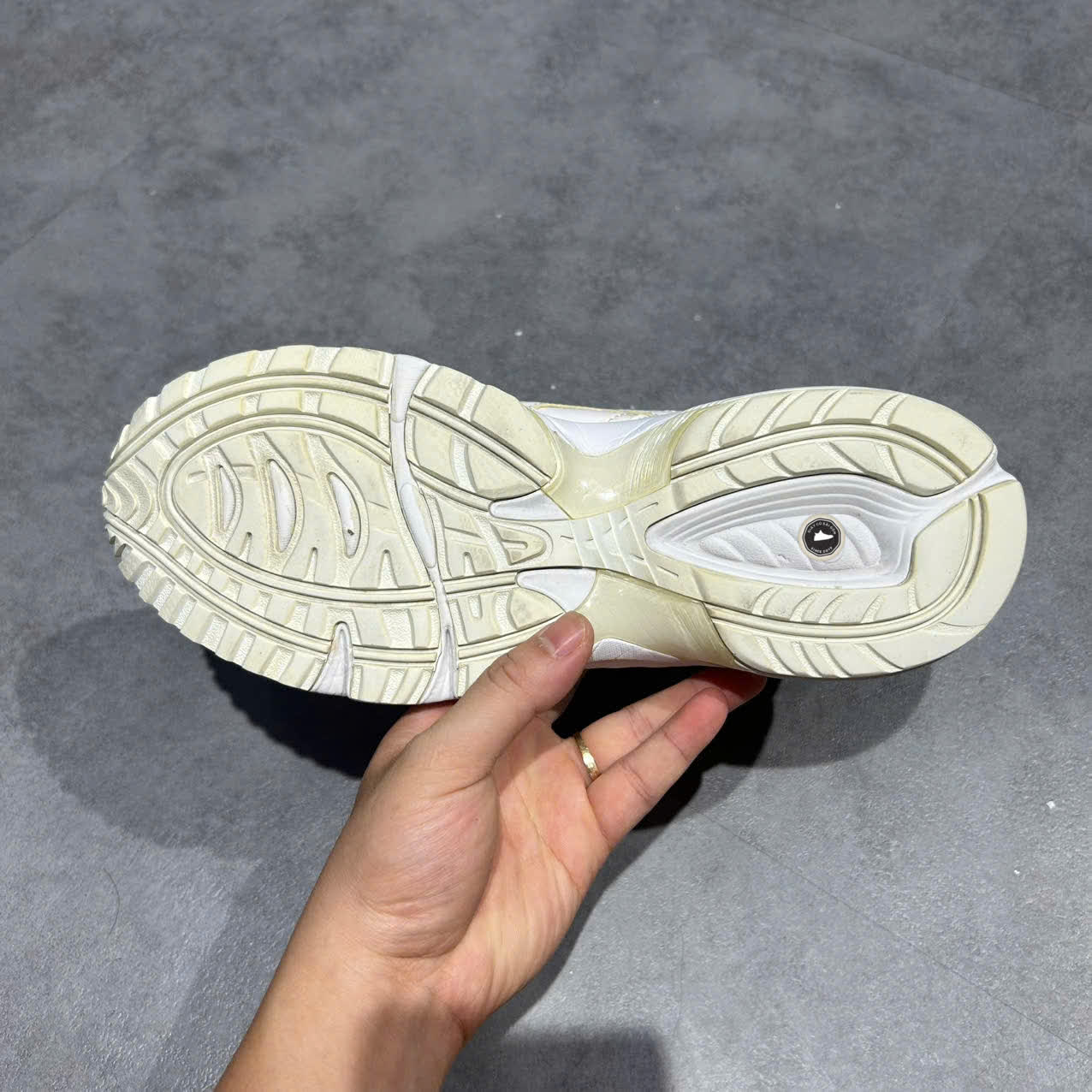 ASICS GEL-1090 ‘ALL WHITE’ 1023A063-100 SIZE 43.5 GIÀY 2HAND CHÍNH HÃNG PVN20270