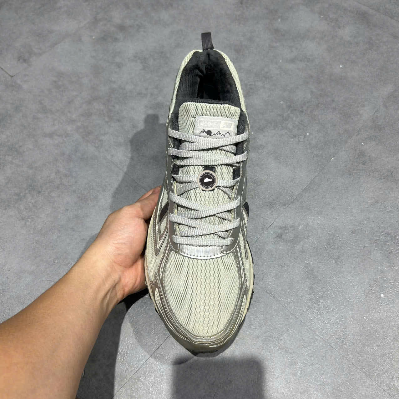 NEW BALANCE 410 'SILVER' MT410KM5 SIZE 45 GIÀY 2HAND CHÍNH HÃNG PVN20285