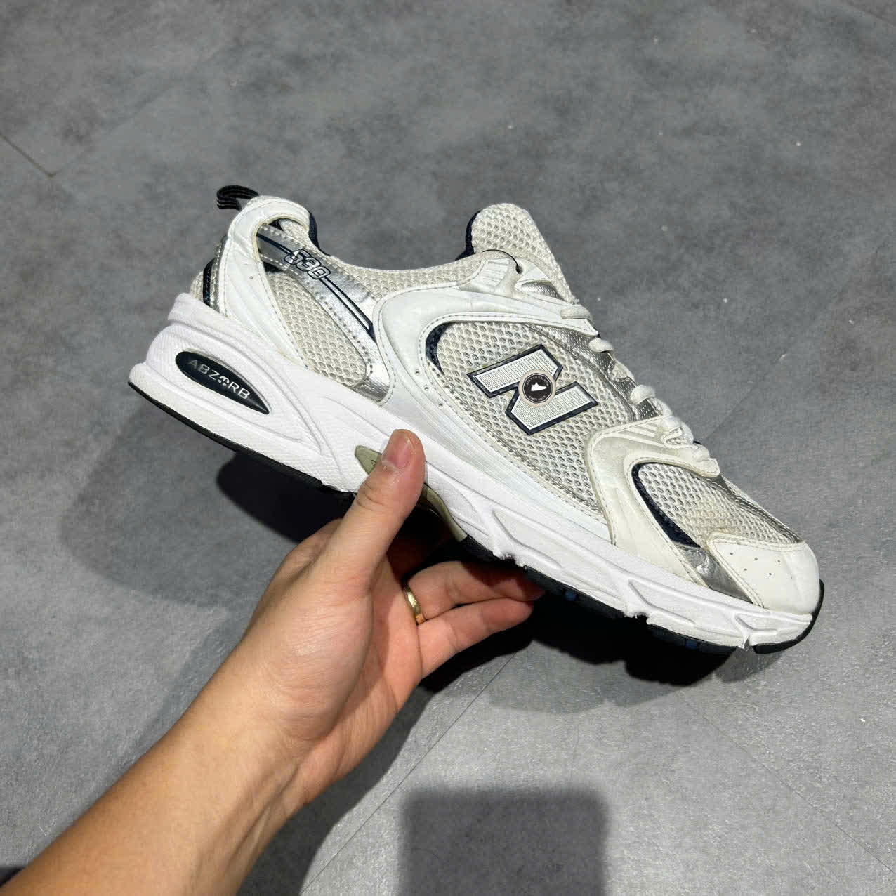 NEW BALANCE 530 'SILVER GREY' MR530SG SIZE 45 GIÀY 2HAND CHÍNH HÃNG PVN20347