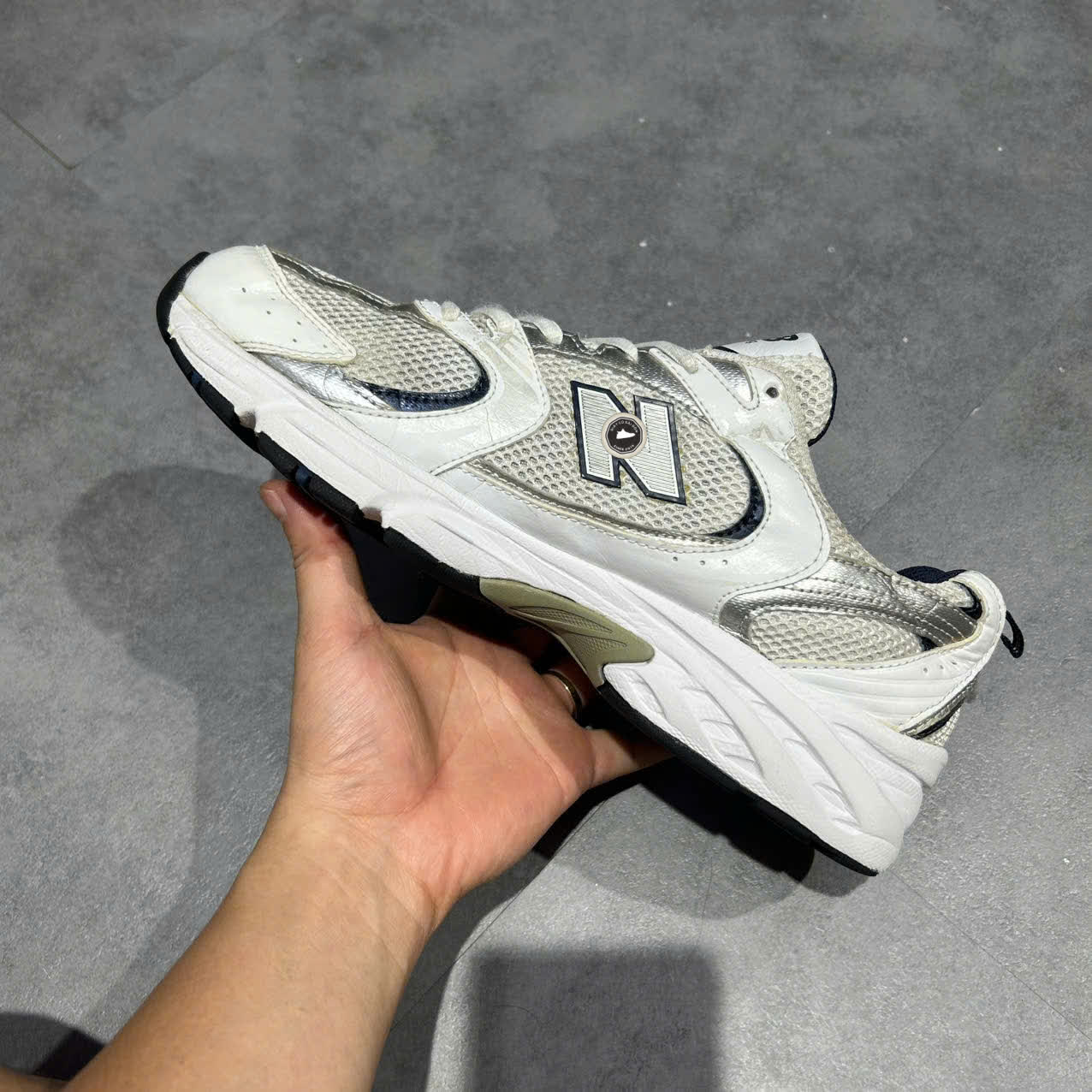 NEW BALANCE 530 'SILVER GREY' MR530SG SIZE 45 GIÀY 2HAND CHÍNH HÃNG PVN20347