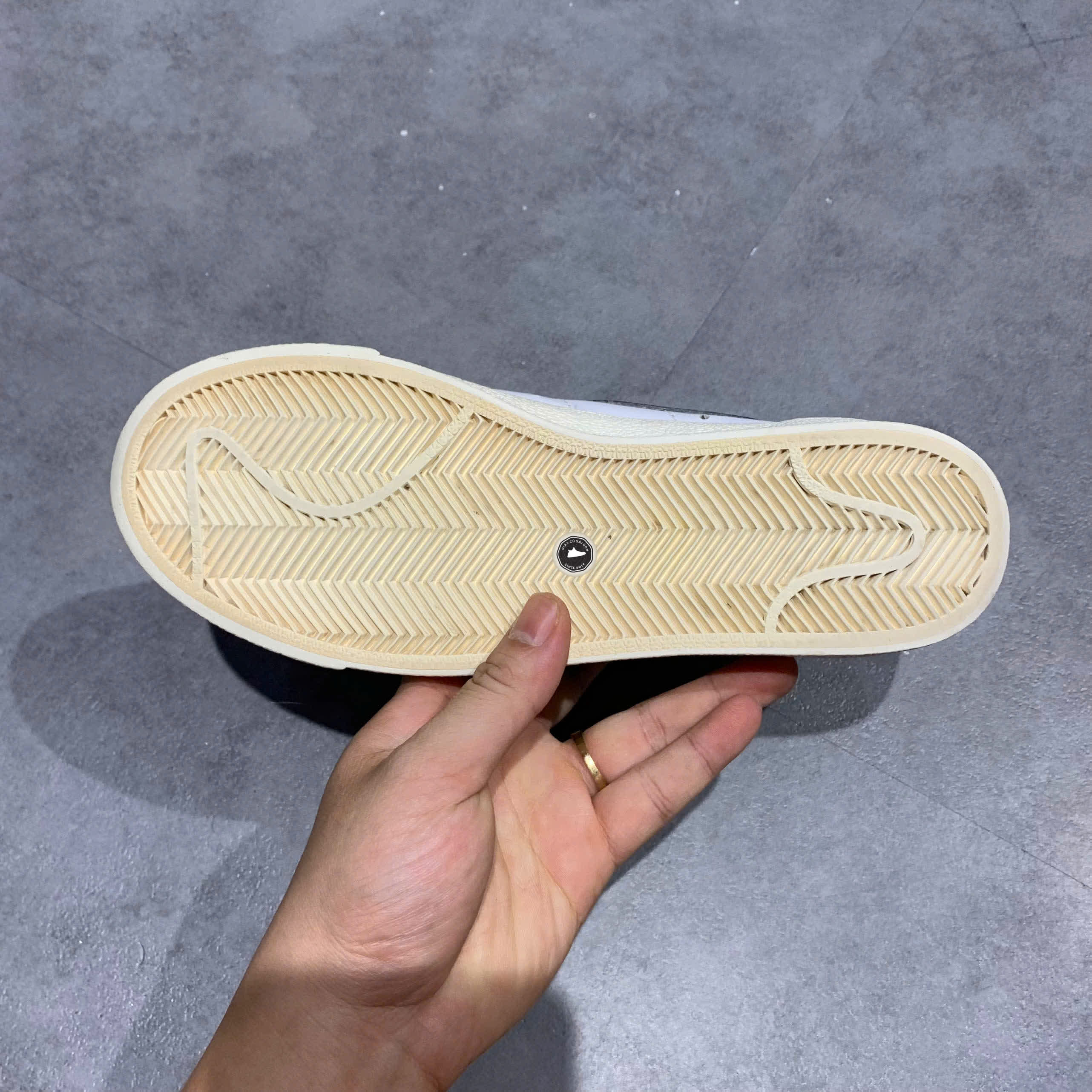 NIKE BLAZER LOW '77 NỮ WHITE/BLACK DC4769 102 SIZE 37.5 GIÀY 2HAND CHÍNH HÃNG PVN20911