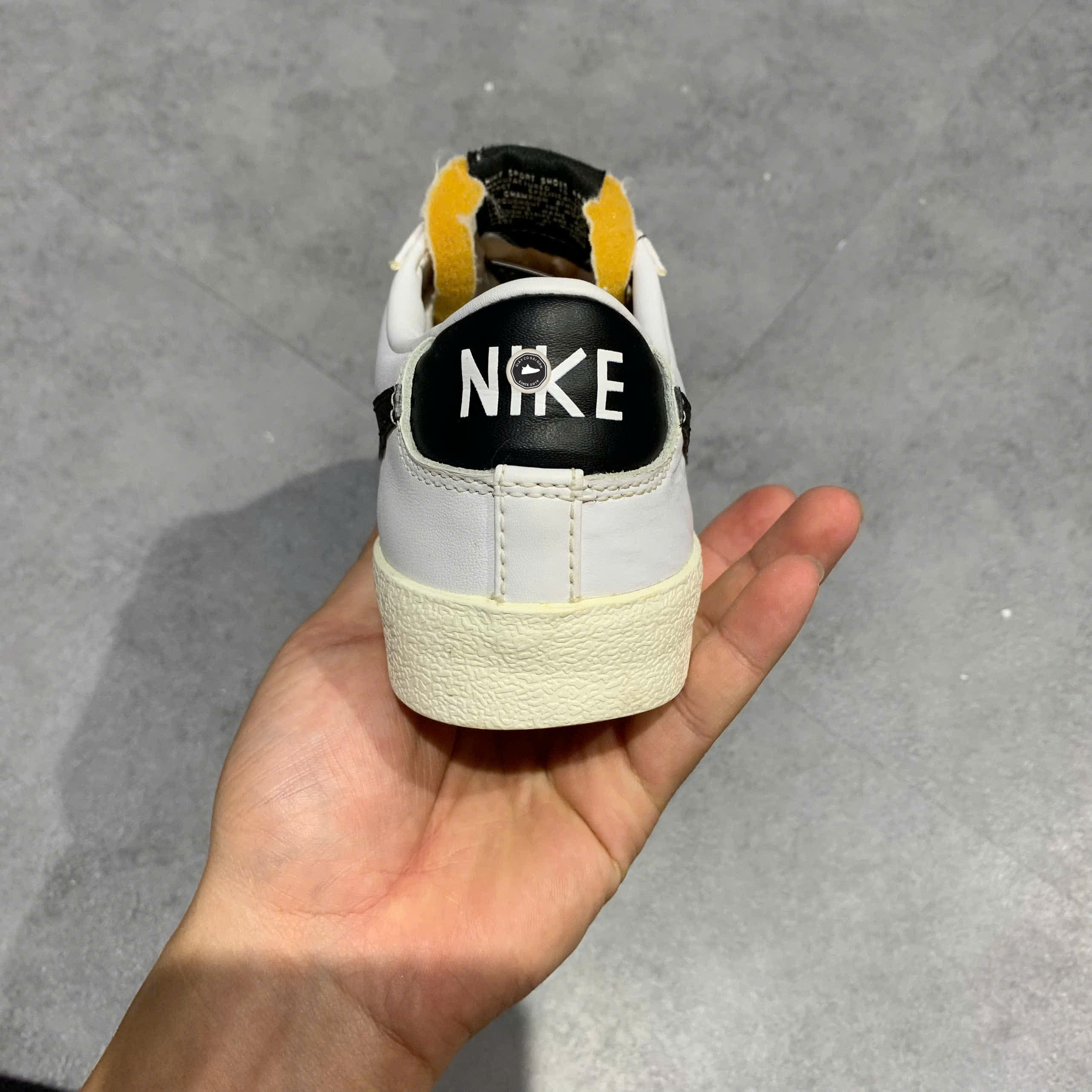 NIKE BLAZER LOW '77 NỮ WHITE/BLACK DC4769 102 SIZE 37.5 GIÀY 2HAND CHÍNH HÃNG PVN20911
