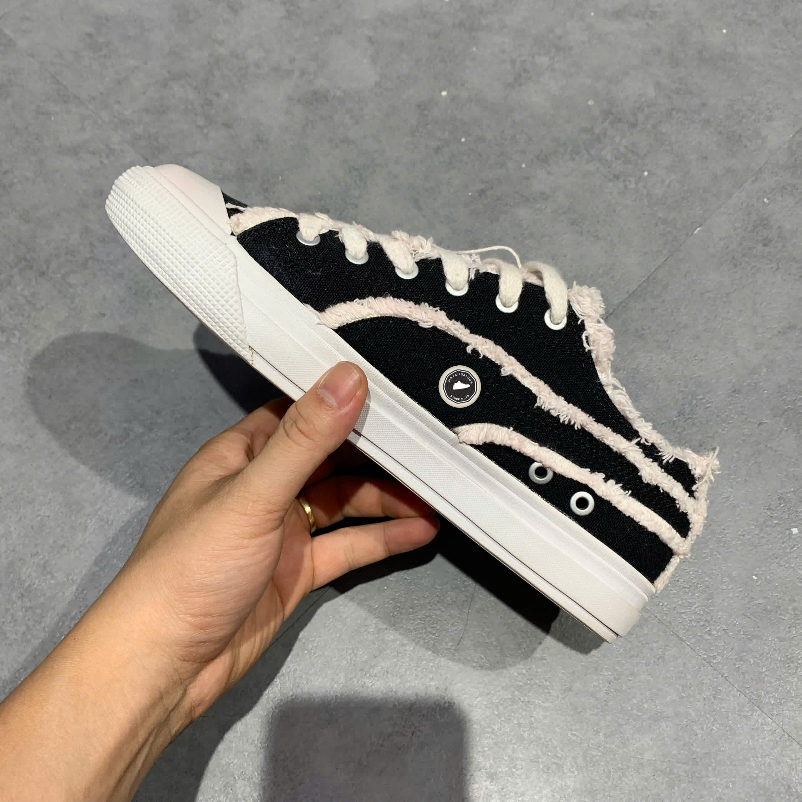 PUMA CAPRI RAW CUT BOARD SHOES BLACK/WHITE 381586-02 SIZE 38 GIÀY 2HAND CHÍNH HÃNG PVN20900