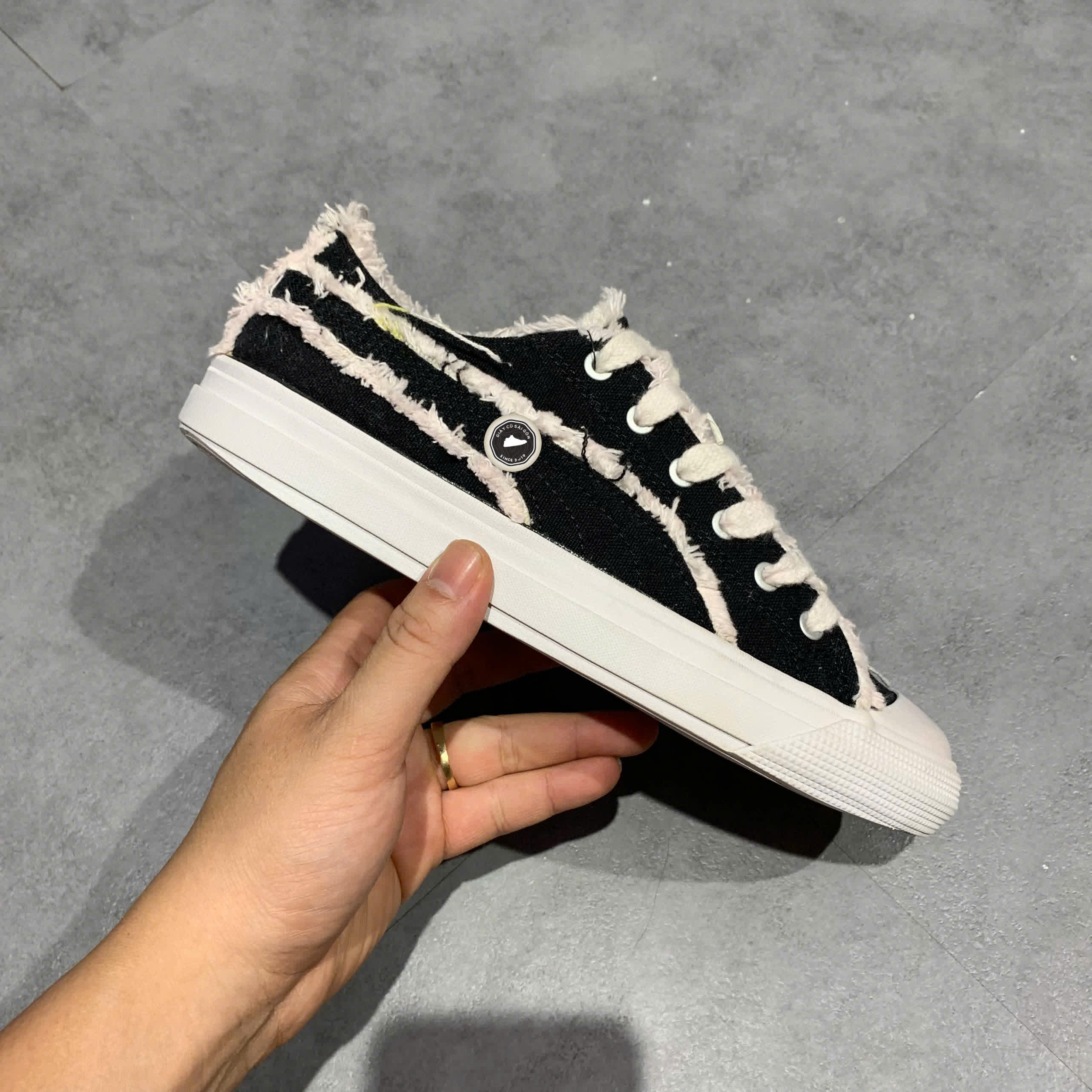 PUMA CAPRI RAW CUT BOARD SHOES BLACK/WHITE 381586-02 SIZE 38 GIÀY 2HAND CHÍNH HÃNG PVN20900