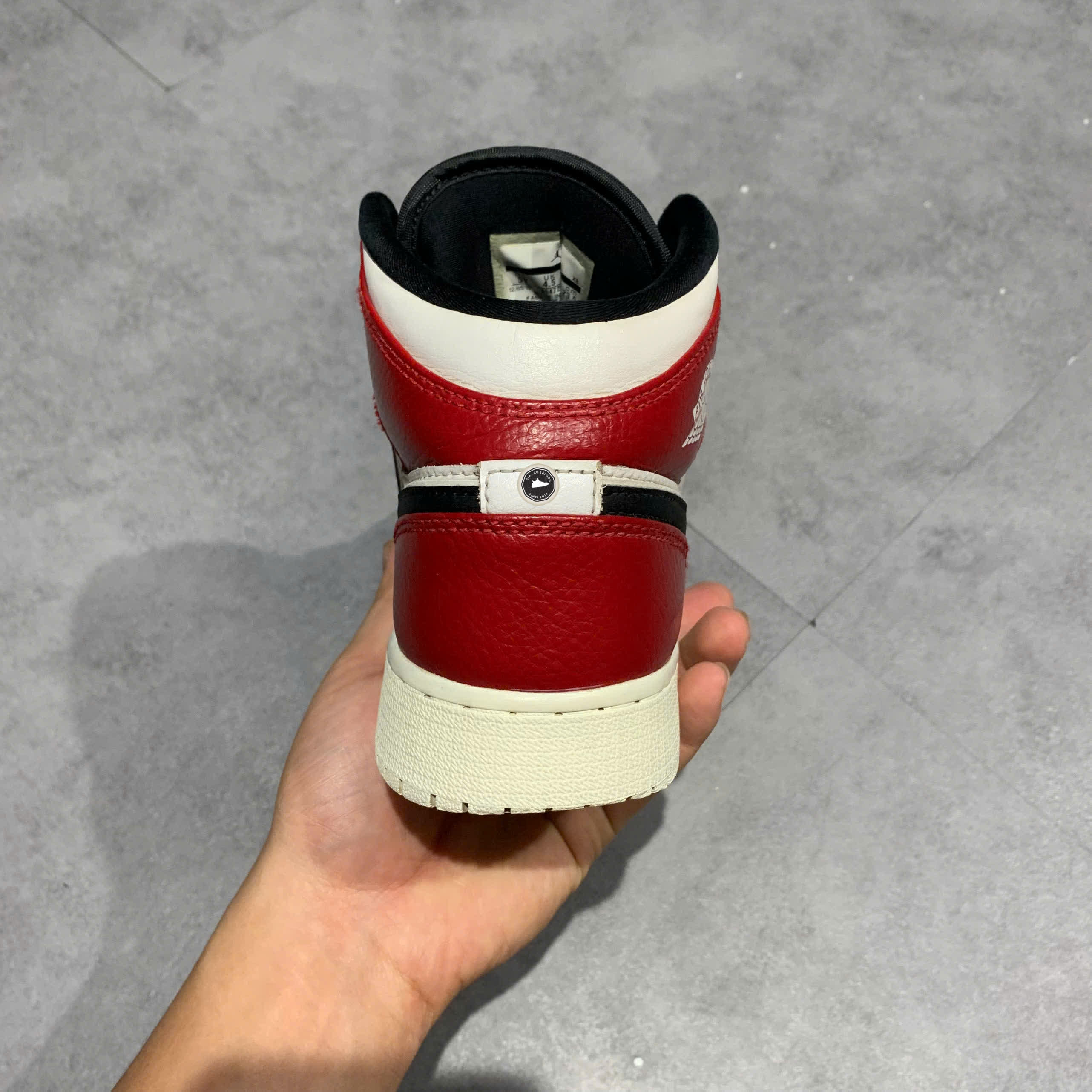 AIR JORDAN 1 MID GS CHICAGO 554725 116 SIZE 37.5 GIÀY 2HAND CHÍNH HÃNG PVN20722