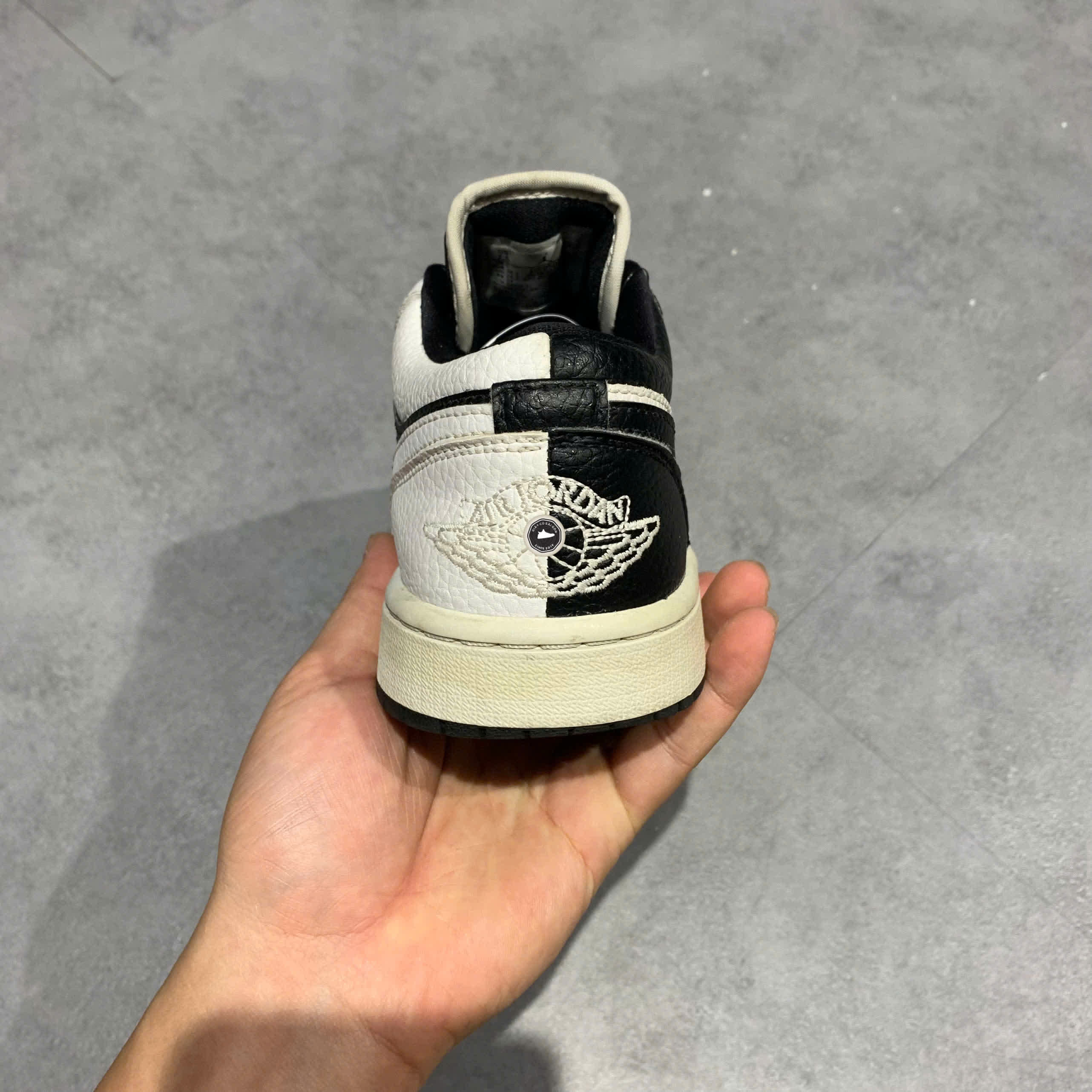 NIKE AIR JORDAN 1 LOW SE HOMAGE SPLIT WHITE BLACK DR0502 101 SIZE 38.5 GIÀY 2HAND CHÍNH HÃNG PVN20740