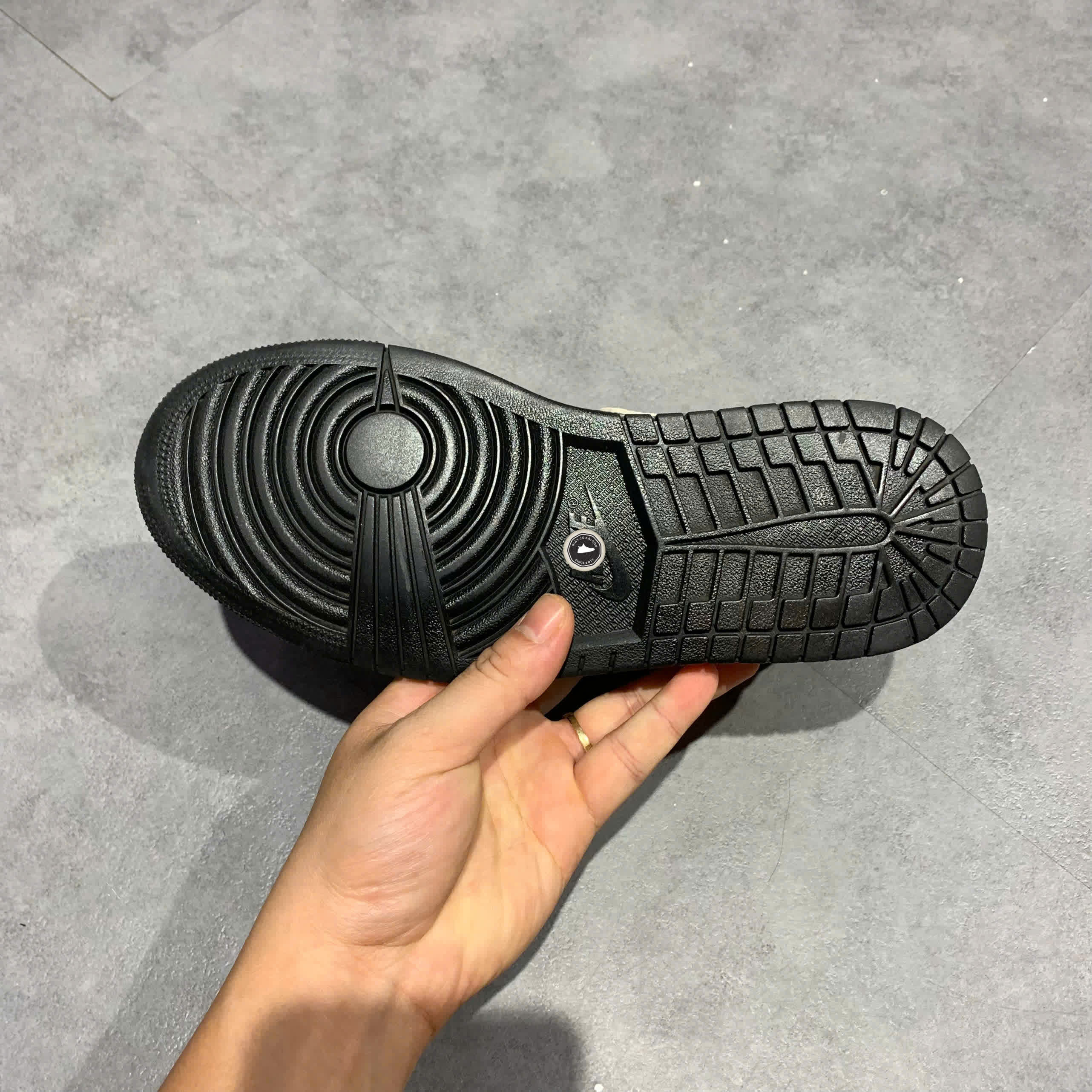 NIKE AIR JORDAN 1 LOW SE HOMAGE SPLIT WHITE BLACK DR0502 101 SIZE 38.5 GIÀY 2HAND CHÍNH HÃNG PVN20740