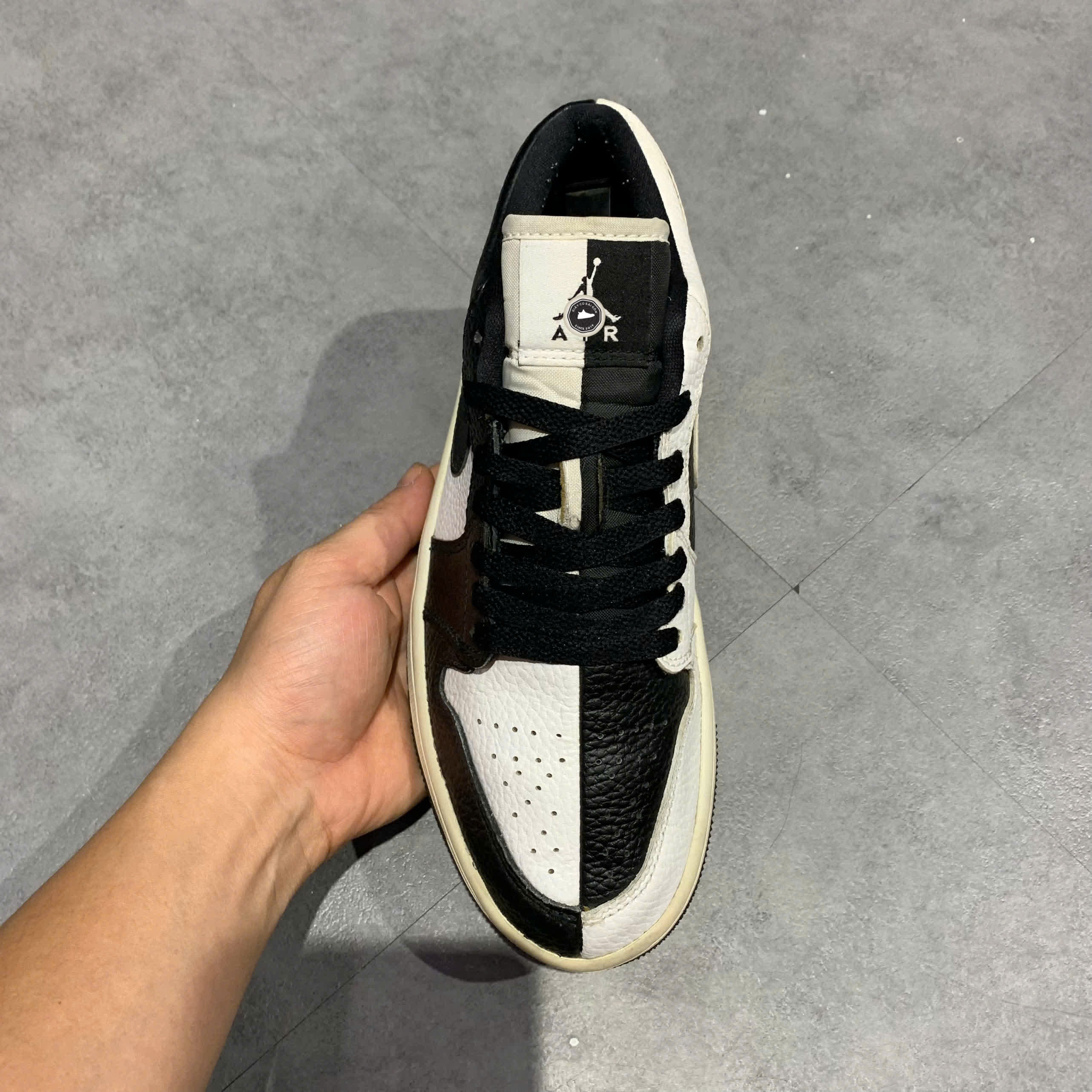 NIKE AIR JORDAN 1 LOW SE HOMAGE SPLIT WHITE BLACK DR0502 101 SIZE 38.5 GIÀY 2HAND CHÍNH HÃNG PVN20740